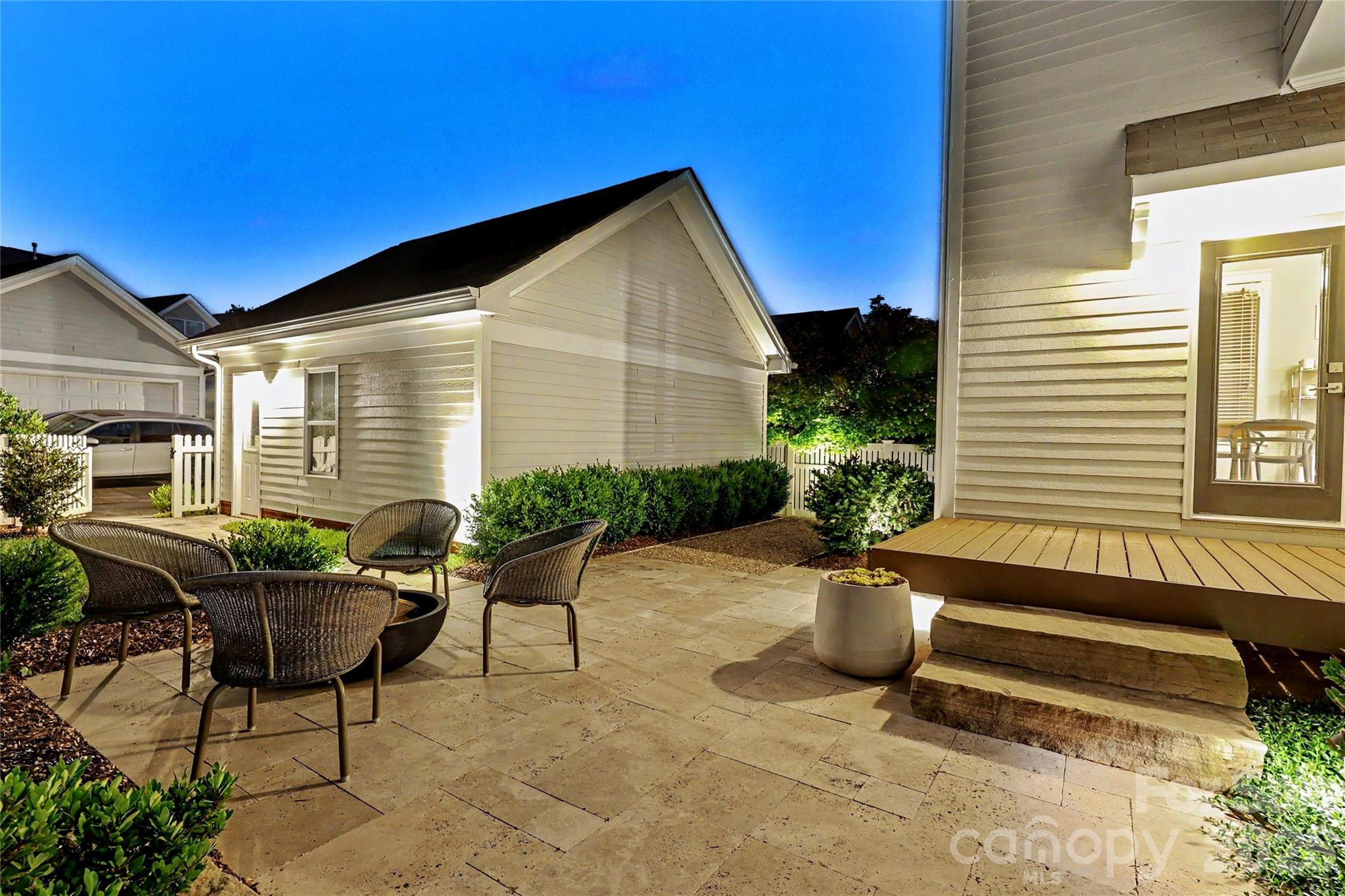 15918 Spruell Street — Huntersville
