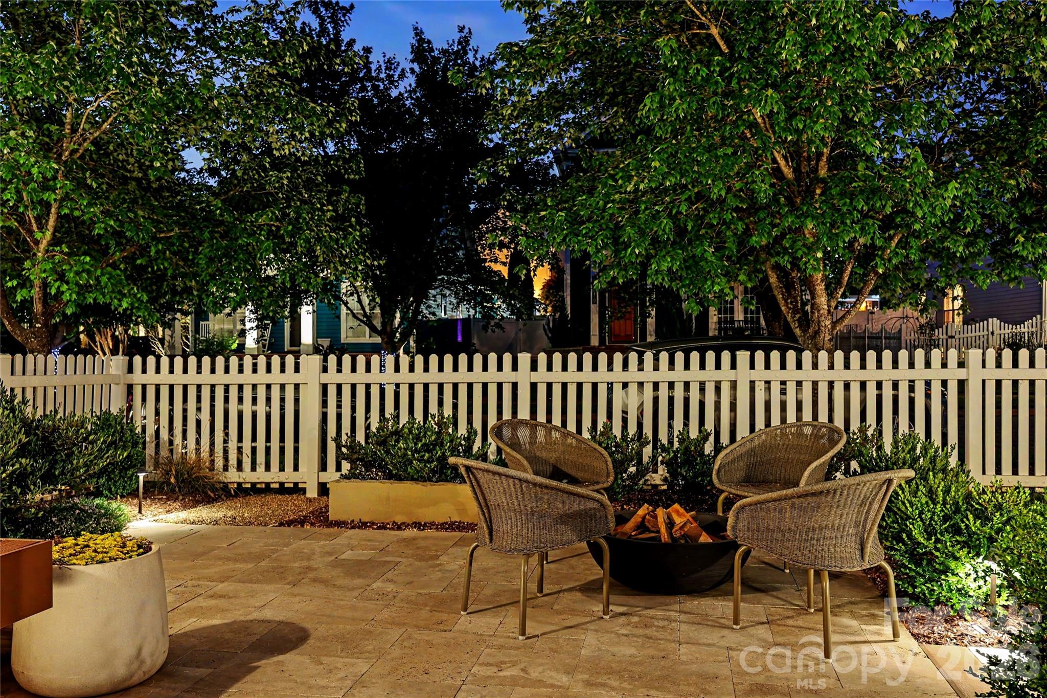 15918 Spruell Street — Huntersville