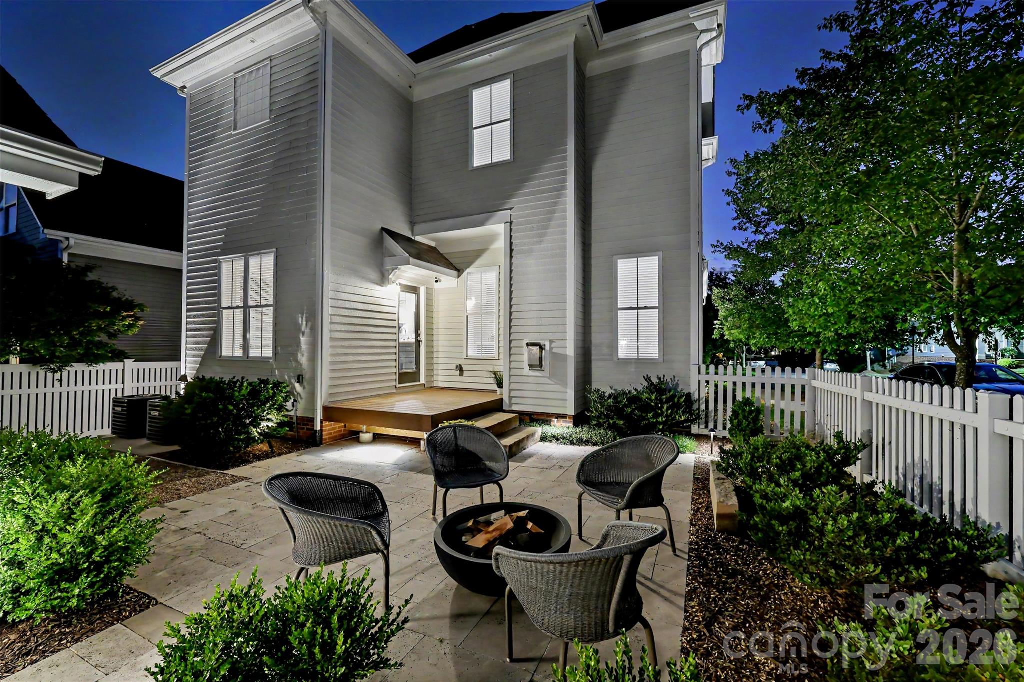 15918 Spruell Street — Huntersville