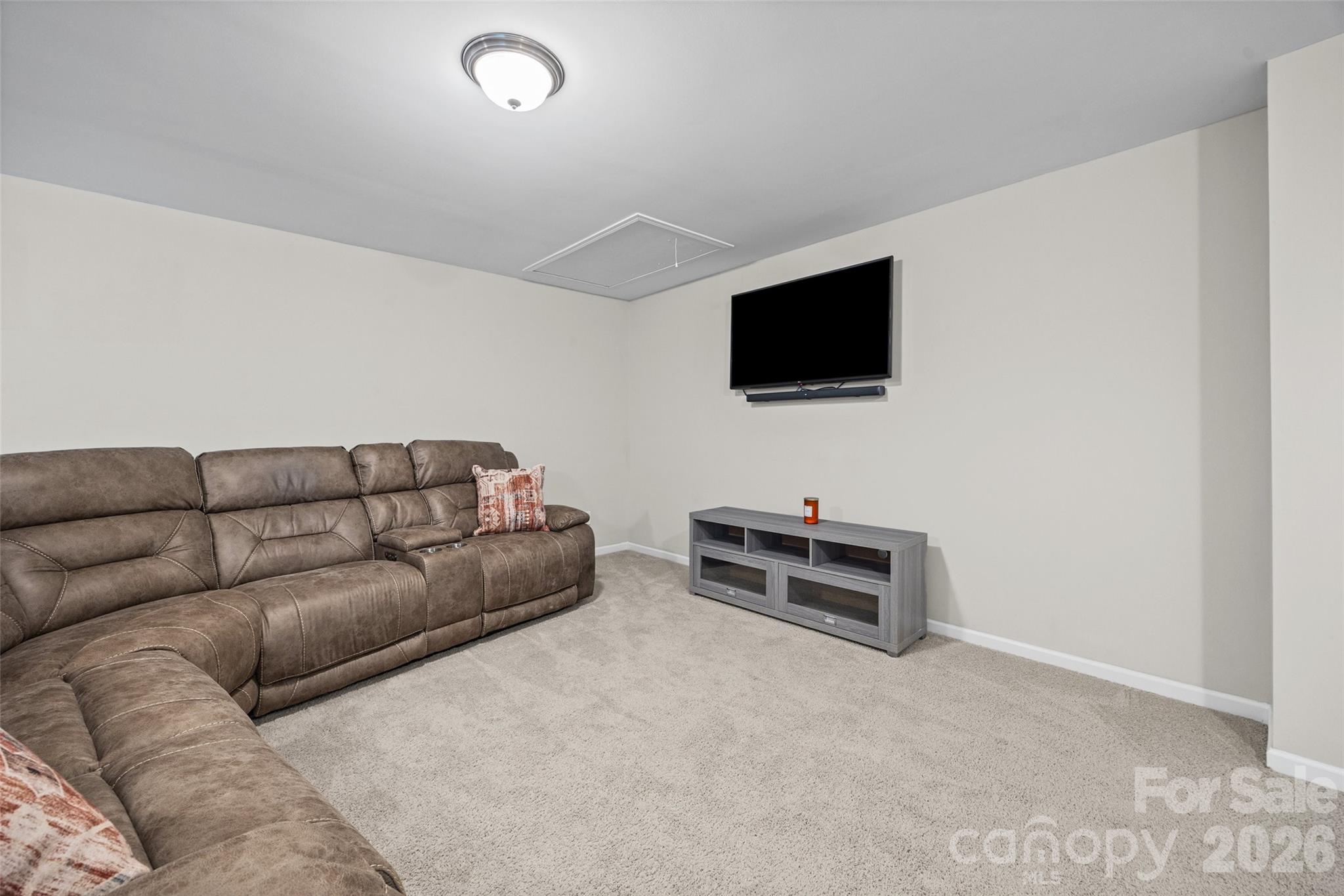 979 Pennington Drive — Lancaster