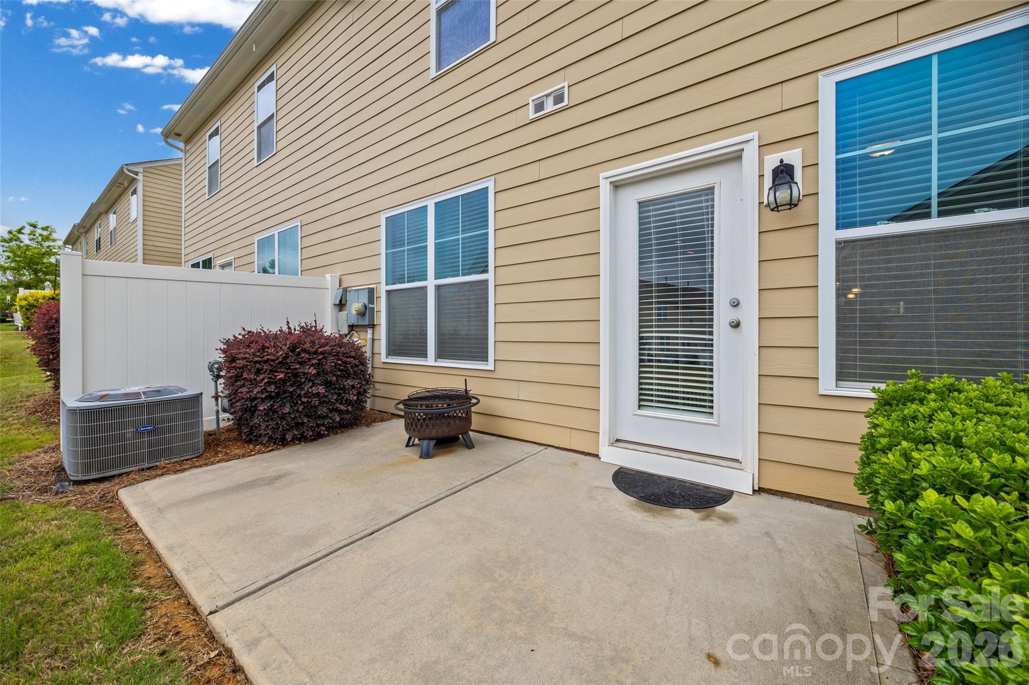 979 Pennington Drive — Lancaster