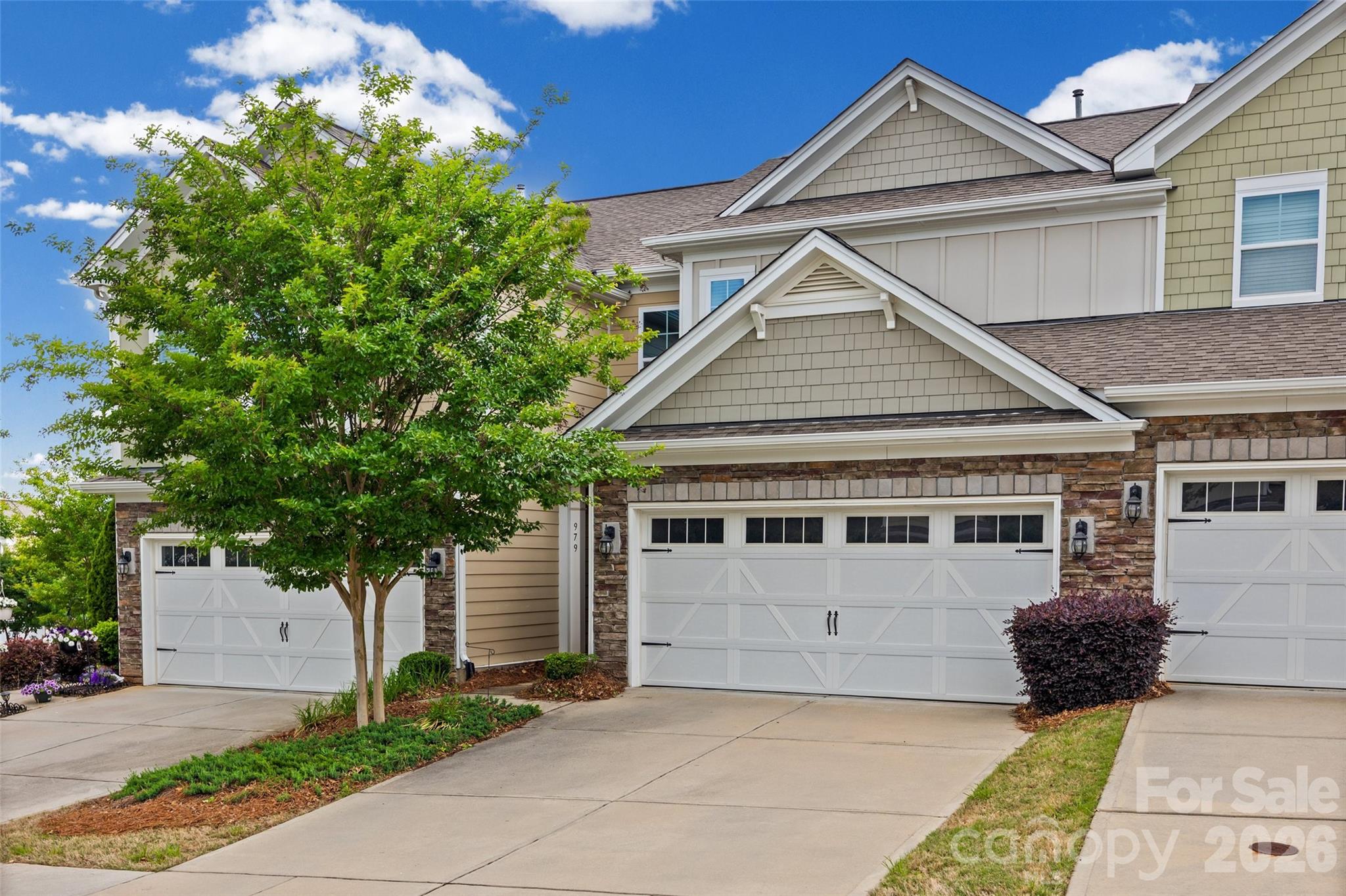 979 Pennington Drive — Lancaster