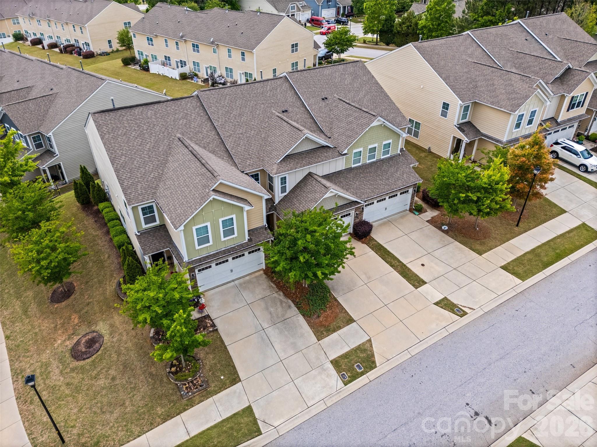 979 Pennington Drive — Lancaster