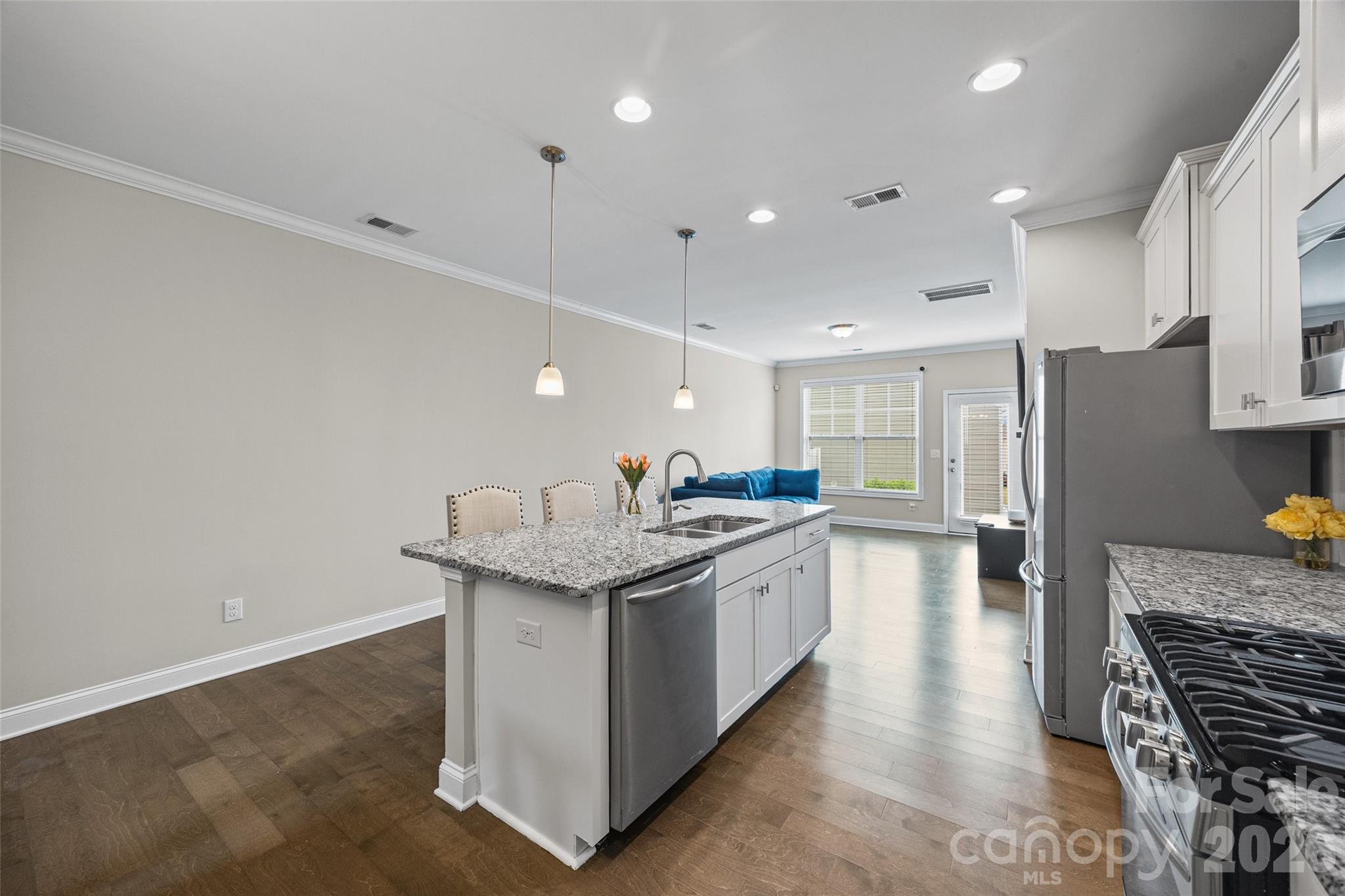 979 Pennington Drive — Lancaster