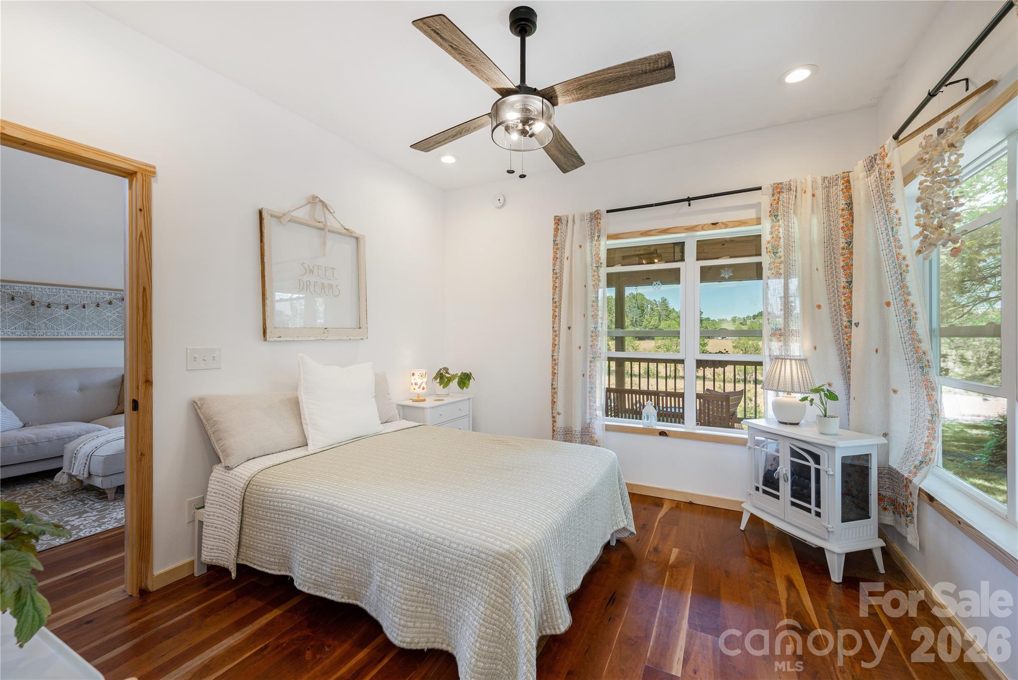 18 N Bear View Drive — Hendersonville
