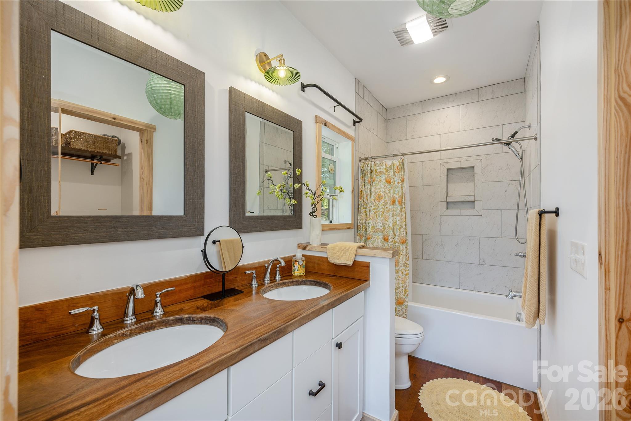18 N Bear View Drive — Hendersonville