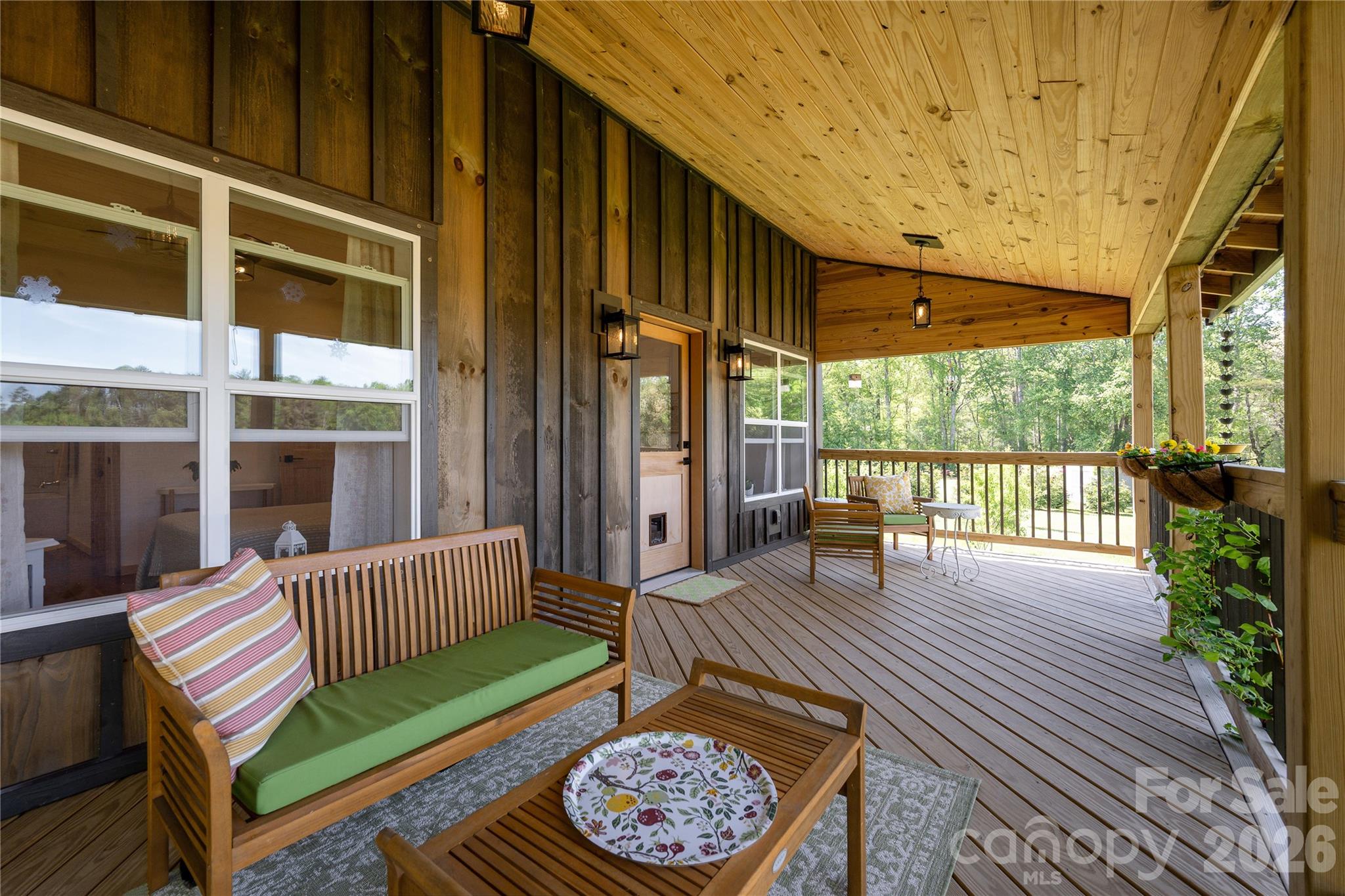18 N Bear View Drive — Hendersonville