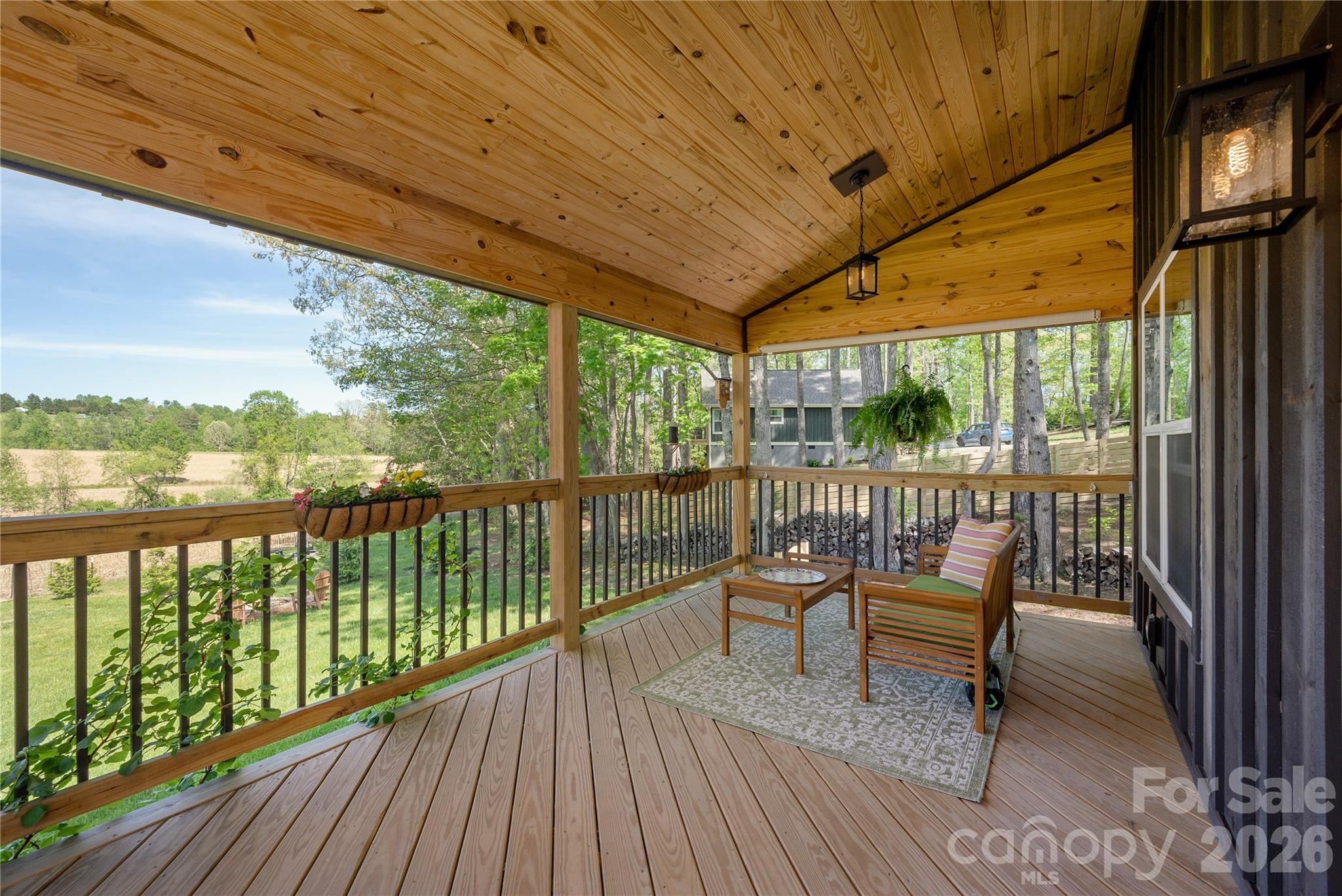 18 N Bear View Drive — Hendersonville