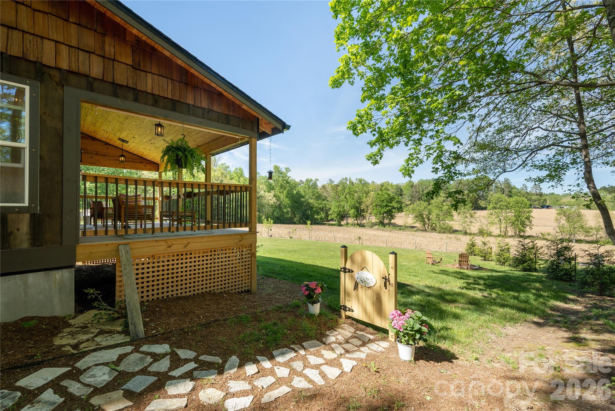18 N Bear View Drive — Hendersonville