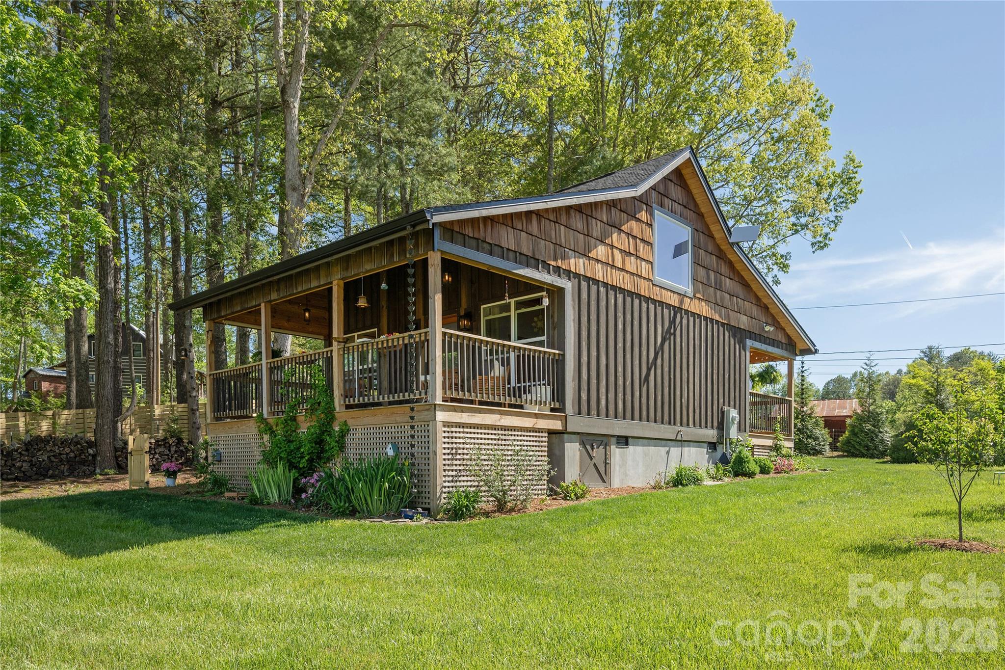 18 N Bear View Drive — Hendersonville