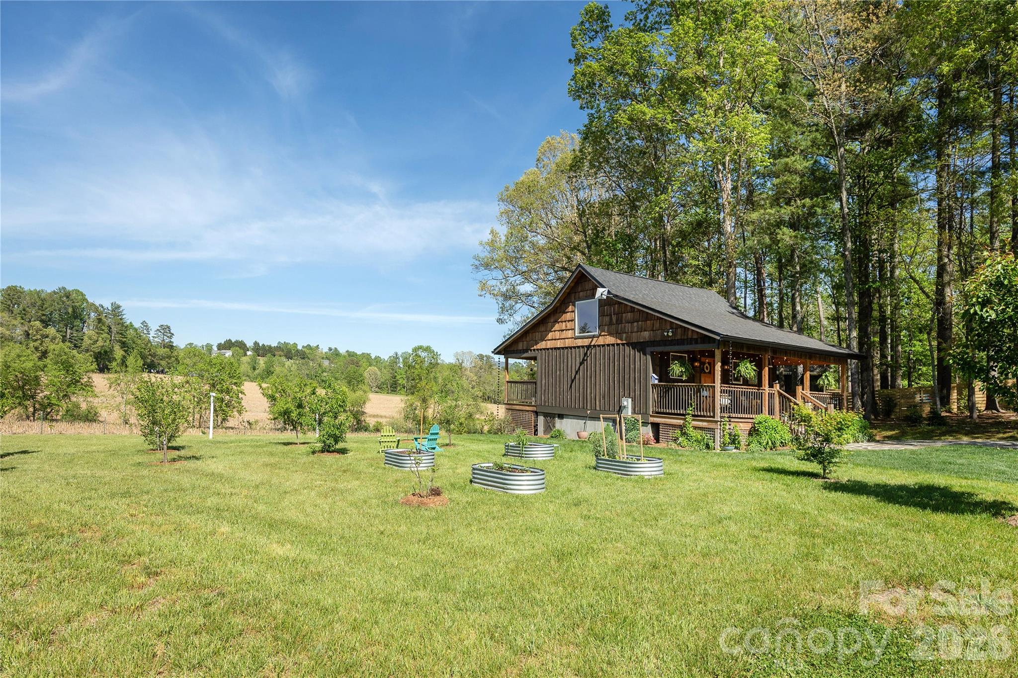 18 N Bear View Drive — Hendersonville