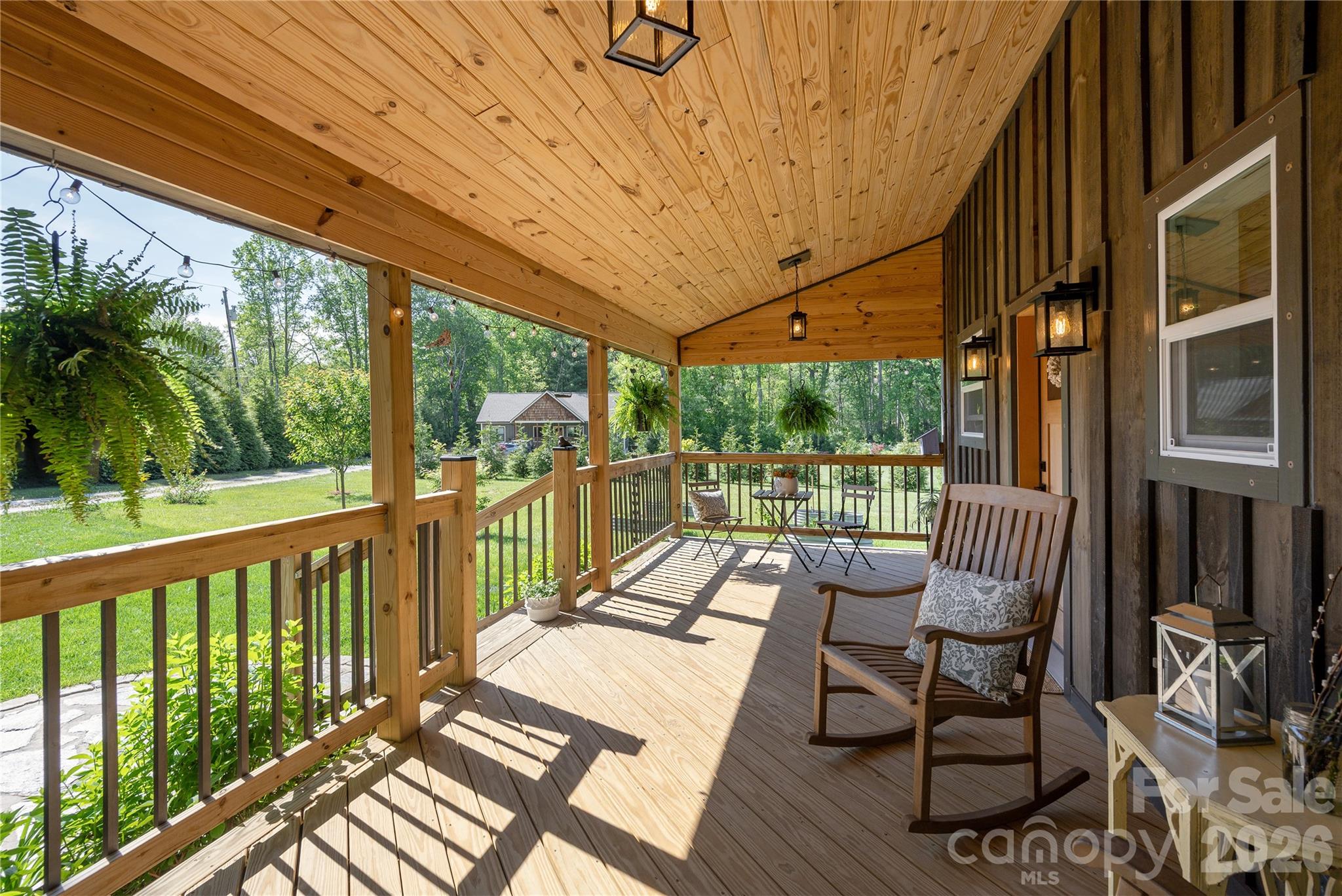 18 N Bear View Drive — Hendersonville