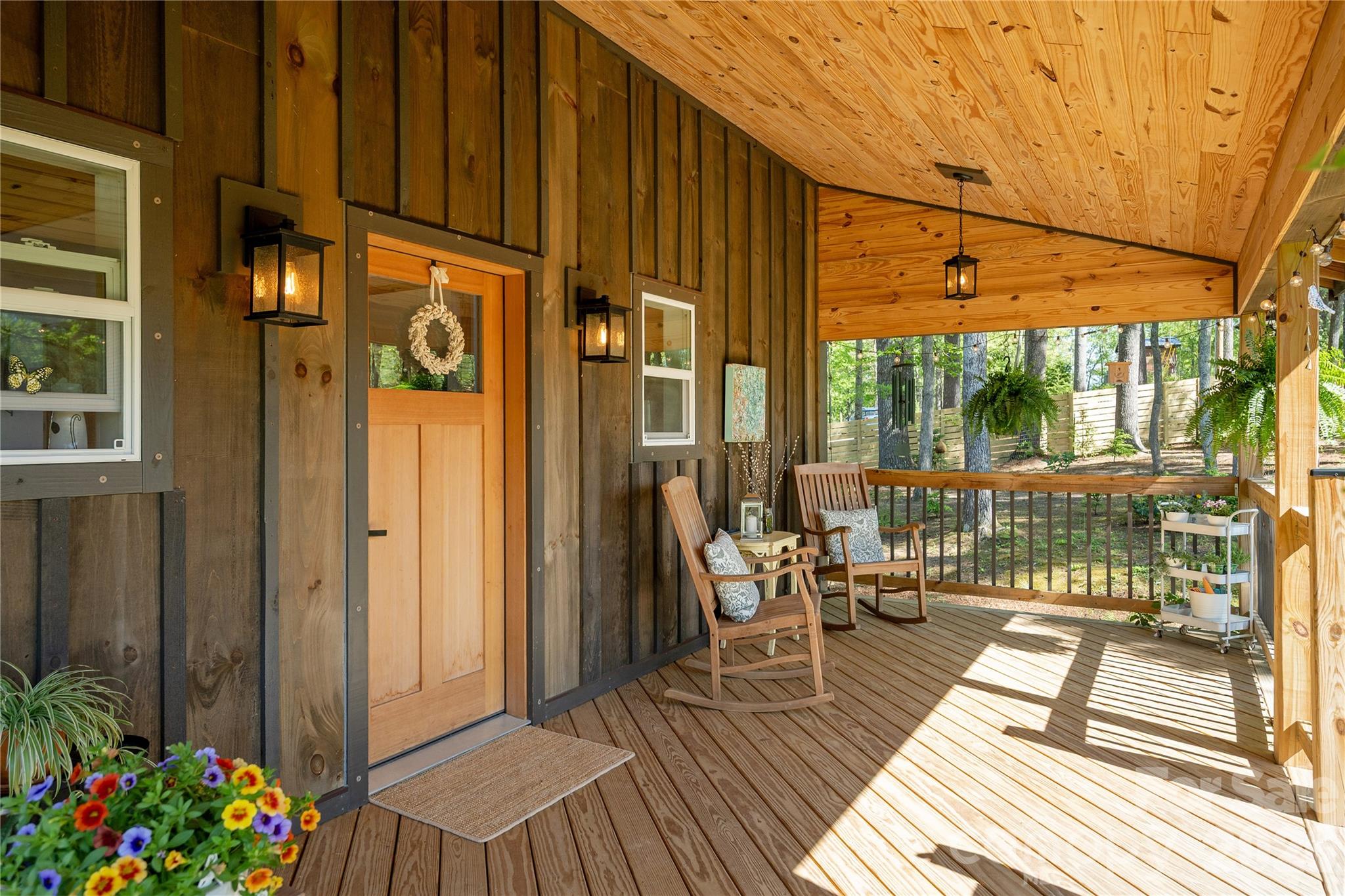 18 N Bear View Drive — Hendersonville