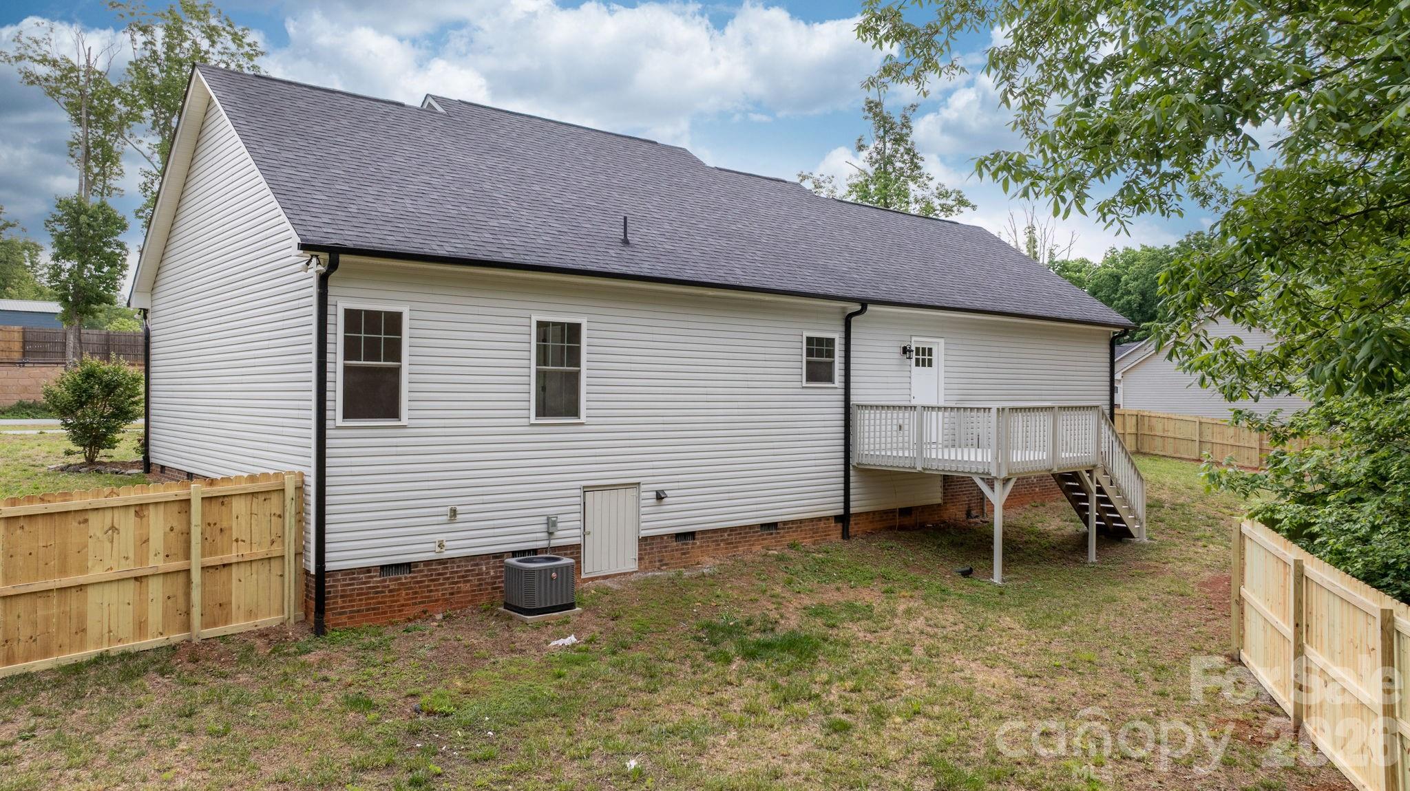 1700 Ivey Court — Maiden