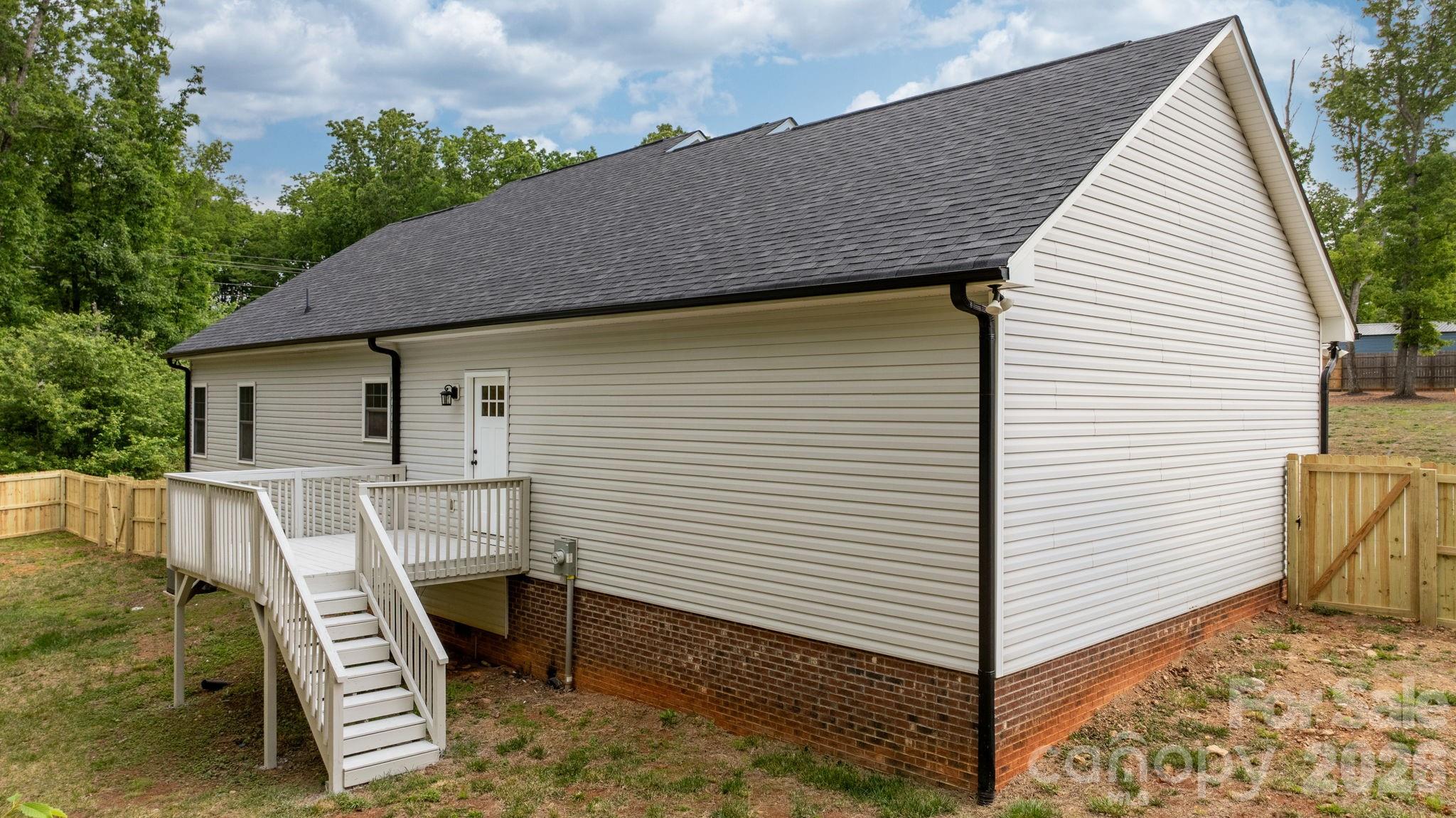 1700 Ivey Court — Maiden