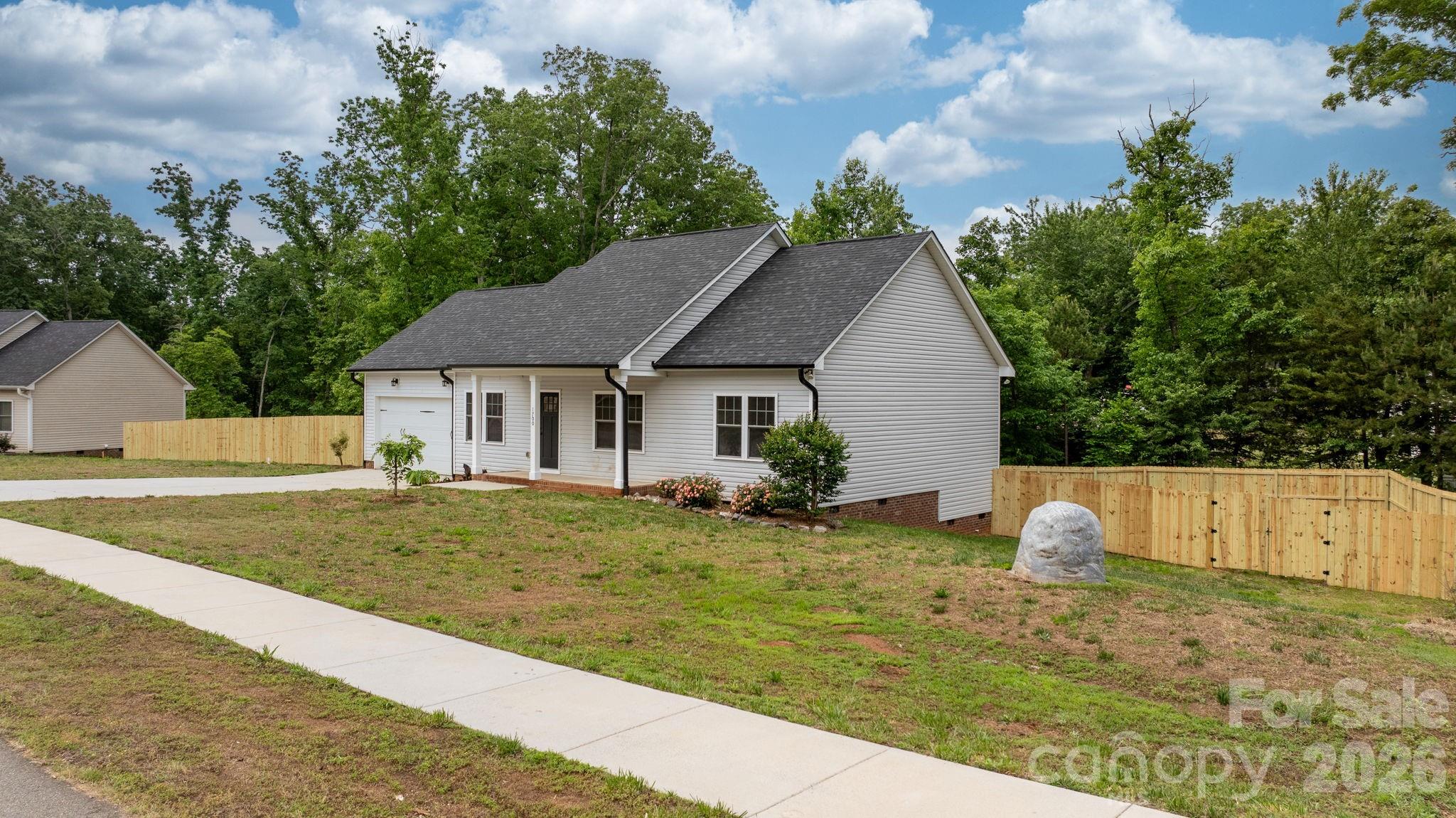 1700 Ivey Court — Maiden