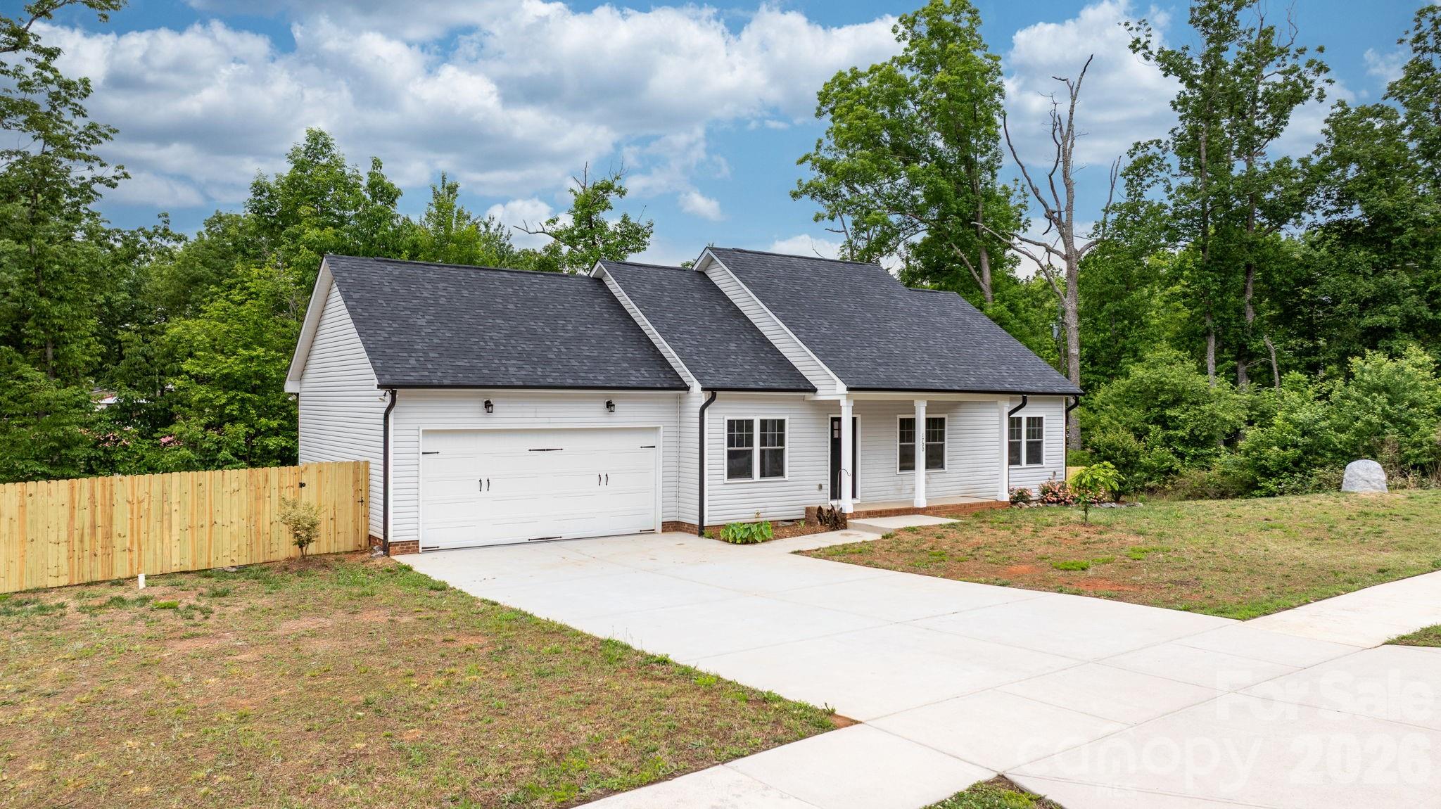 1700 Ivey Court — Maiden