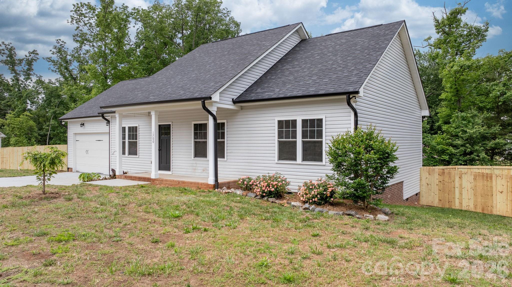 1700 Ivey Court — Maiden