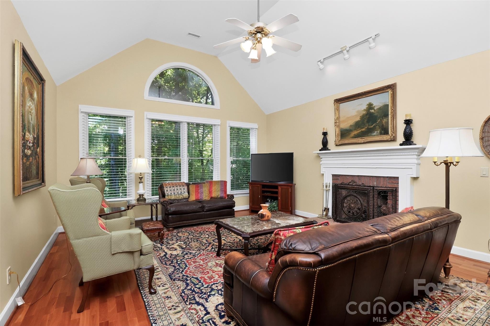 8902 Taunton Drive — Huntersville