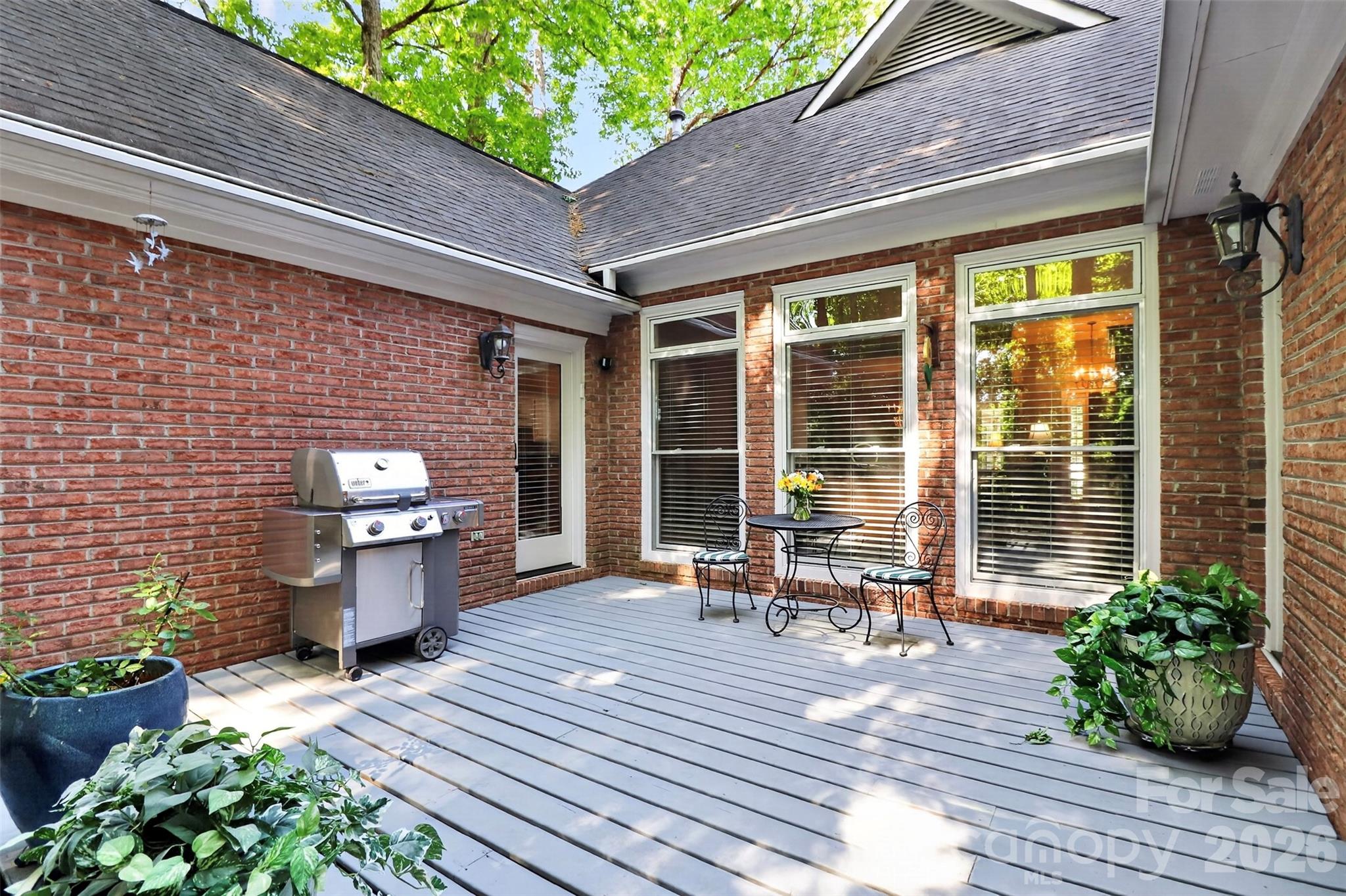 8902 Taunton Drive — Huntersville