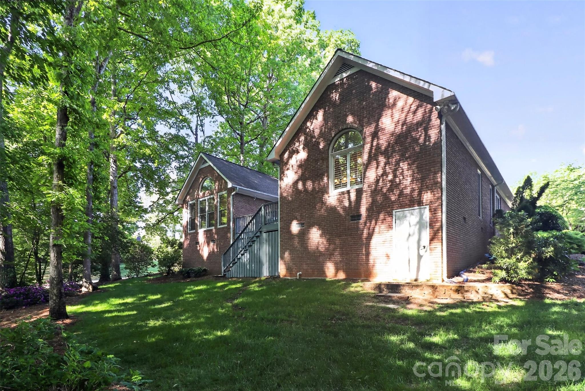 8902 Taunton Drive — Huntersville