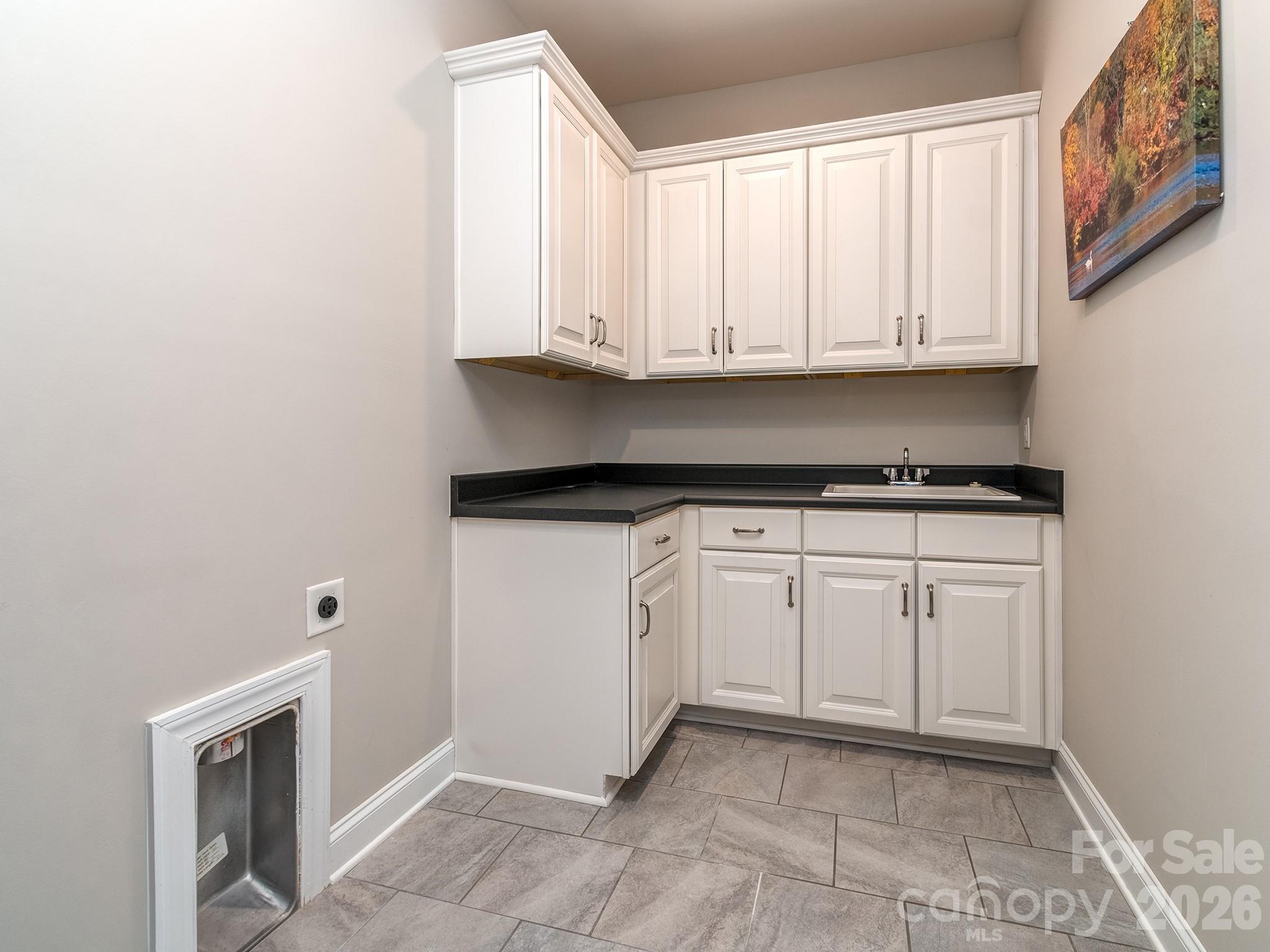 121 Enclave Boulevard — Matthews