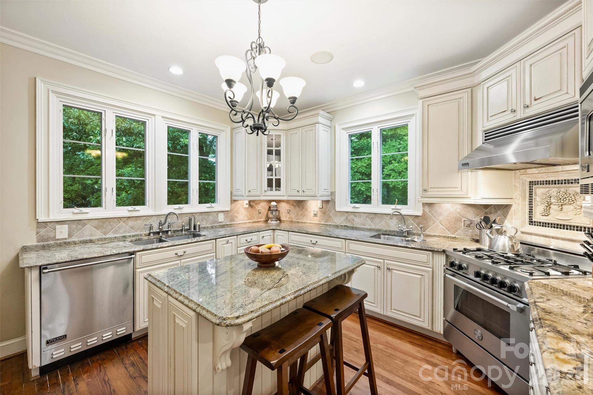 614 Olde Cotswold Court — Charlotte