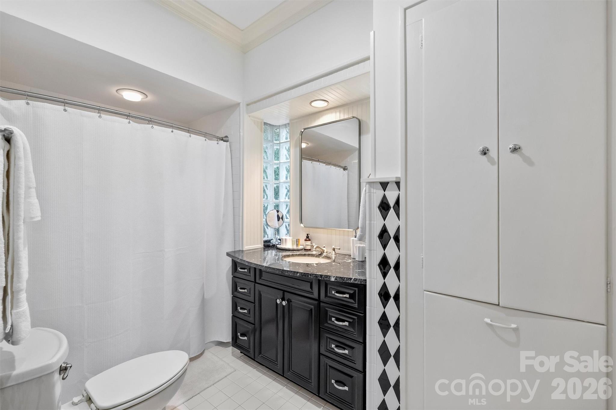 614 Olde Cotswold Court — Charlotte