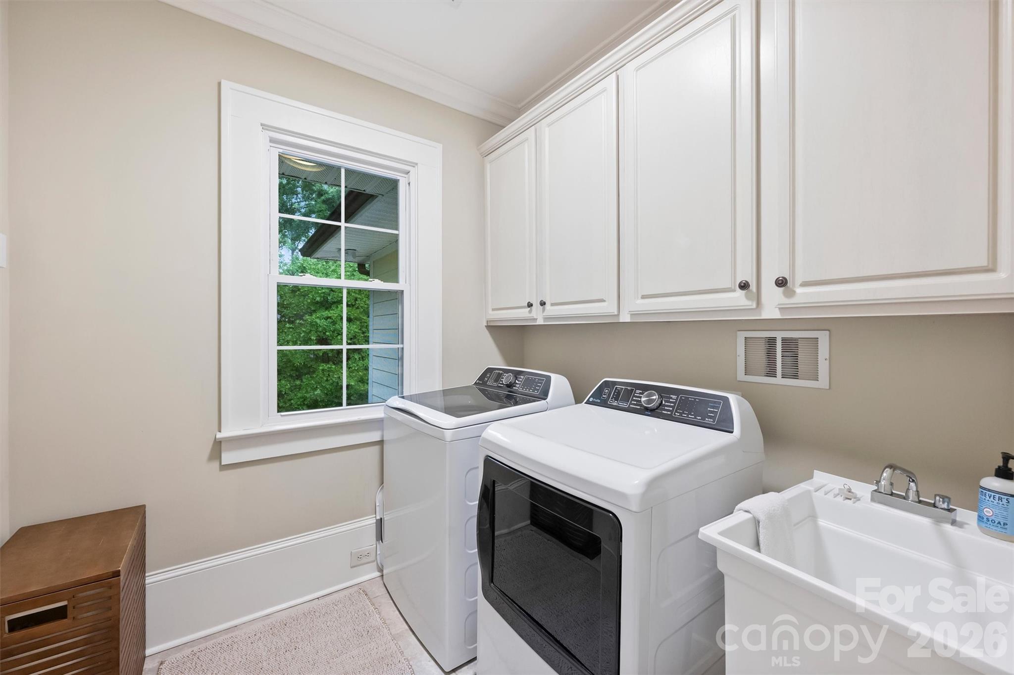 614 Olde Cotswold Court — Charlotte