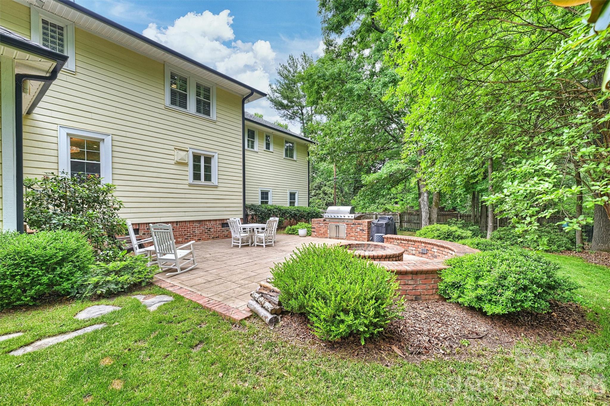 614 Olde Cotswold Court — Charlotte
