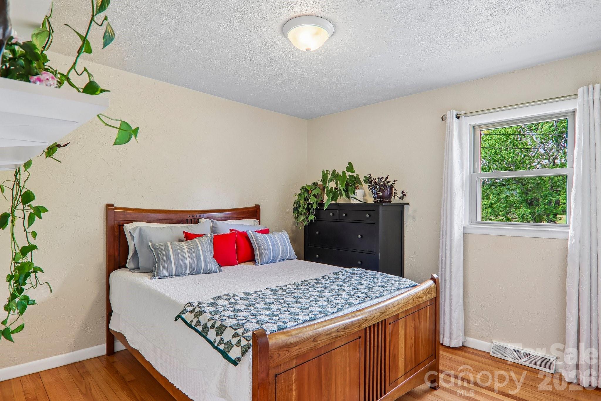 401 Lower Grassy Branch Road — Asheville