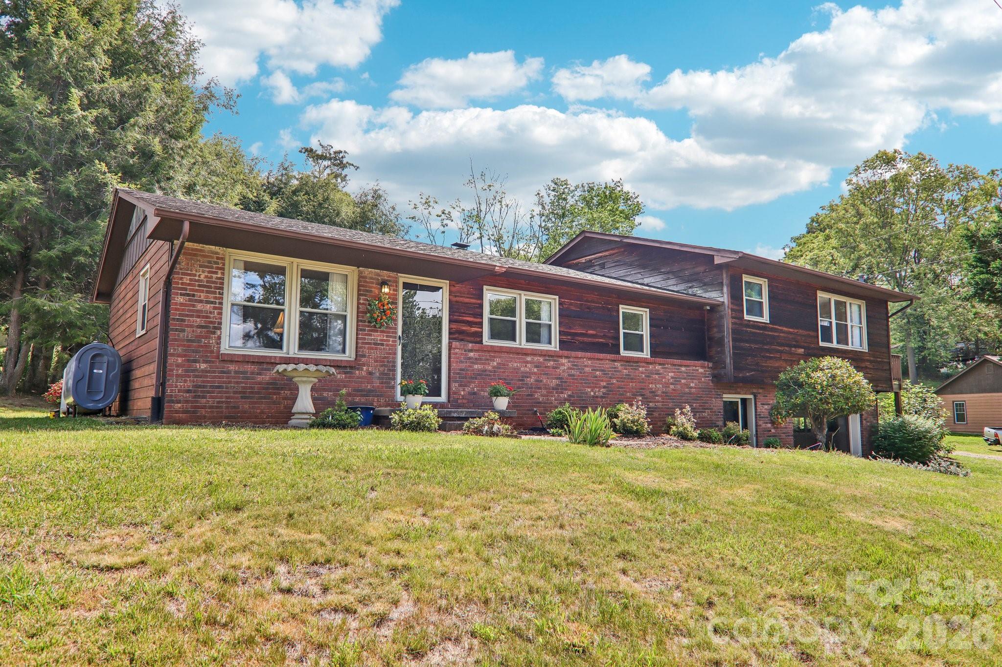 401 Lower Grassy Branch Road — Asheville