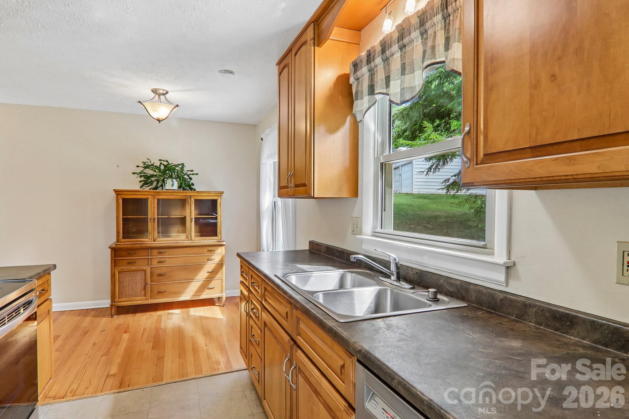 401 Lower Grassy Branch Road — Asheville