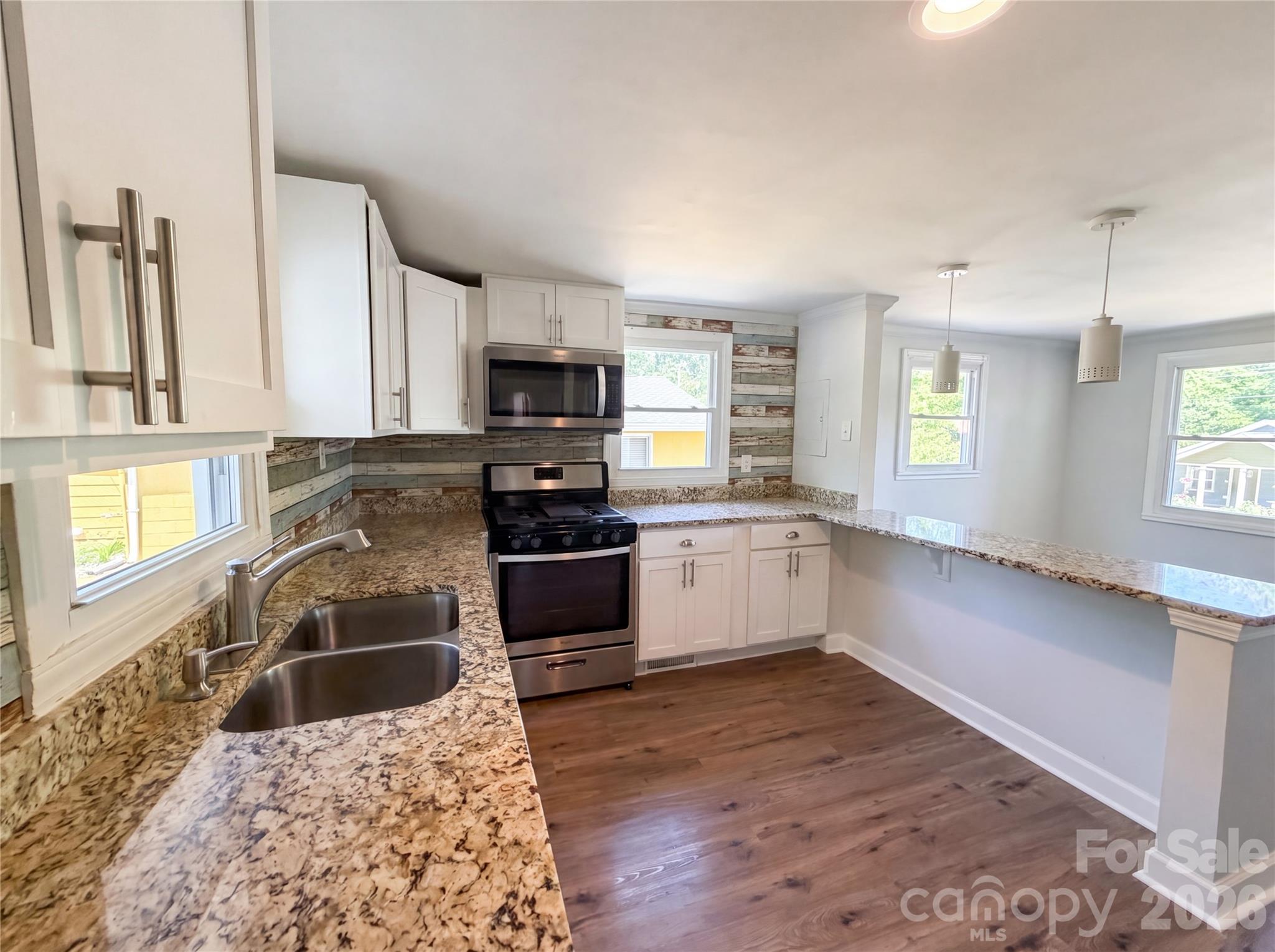 13311 Central Avenue — Huntersville