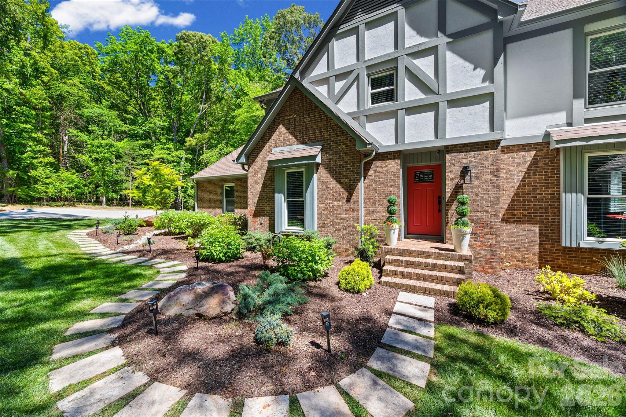 517 Raintree Drive — Matthews