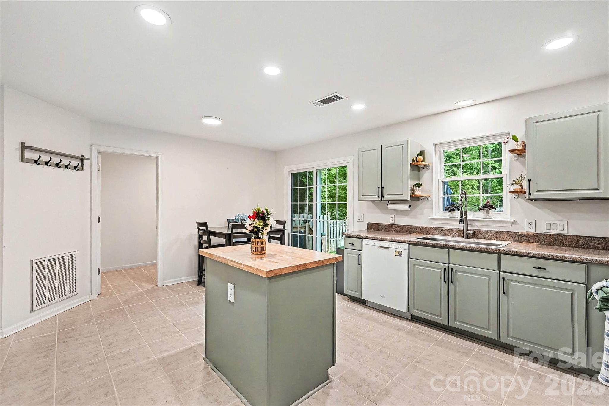6752 Allness Glen Lane — Charlotte