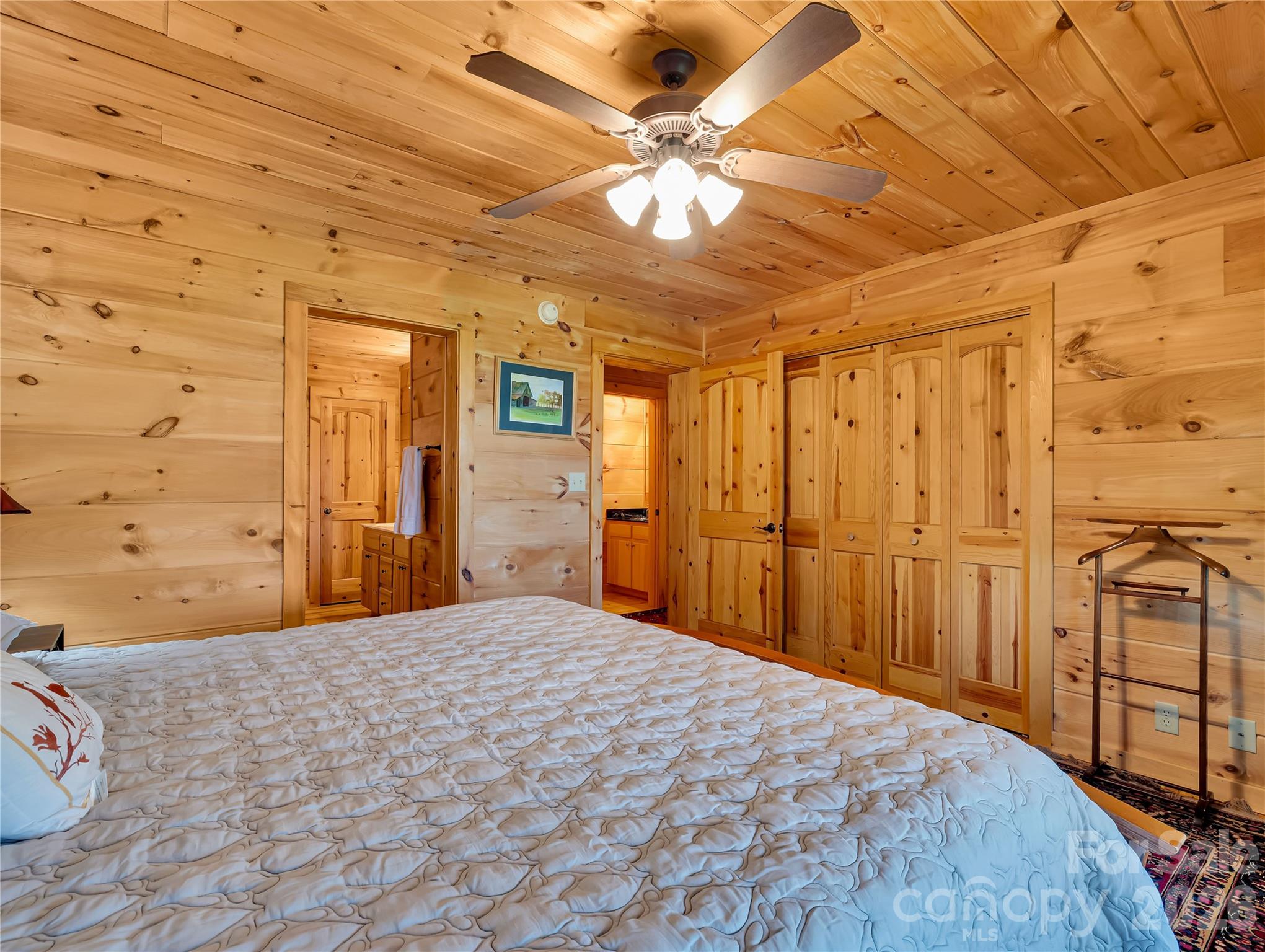 586 Tanglewood Lane — Saluda