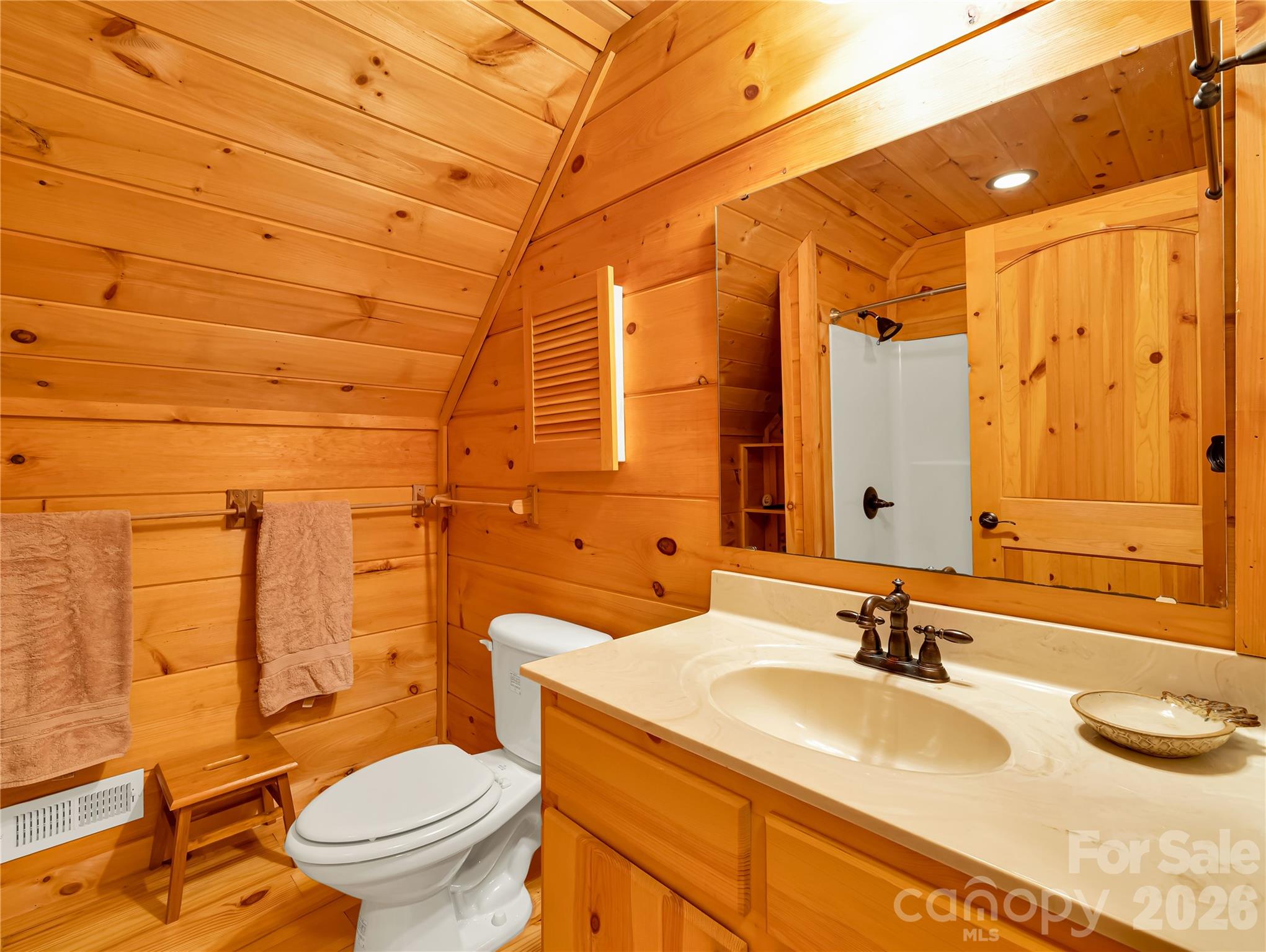 586 Tanglewood Lane — Saluda