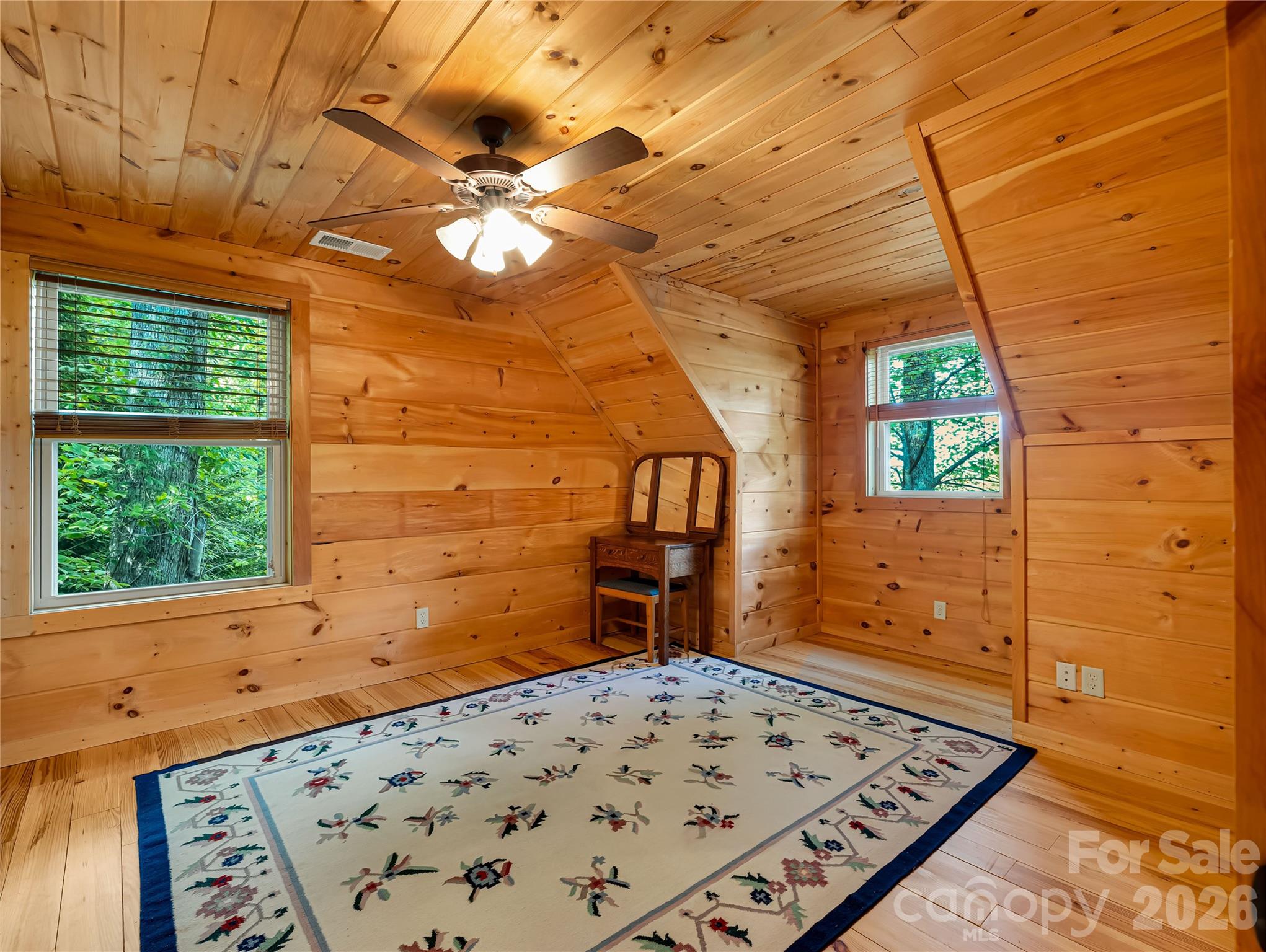 586 Tanglewood Lane — Saluda