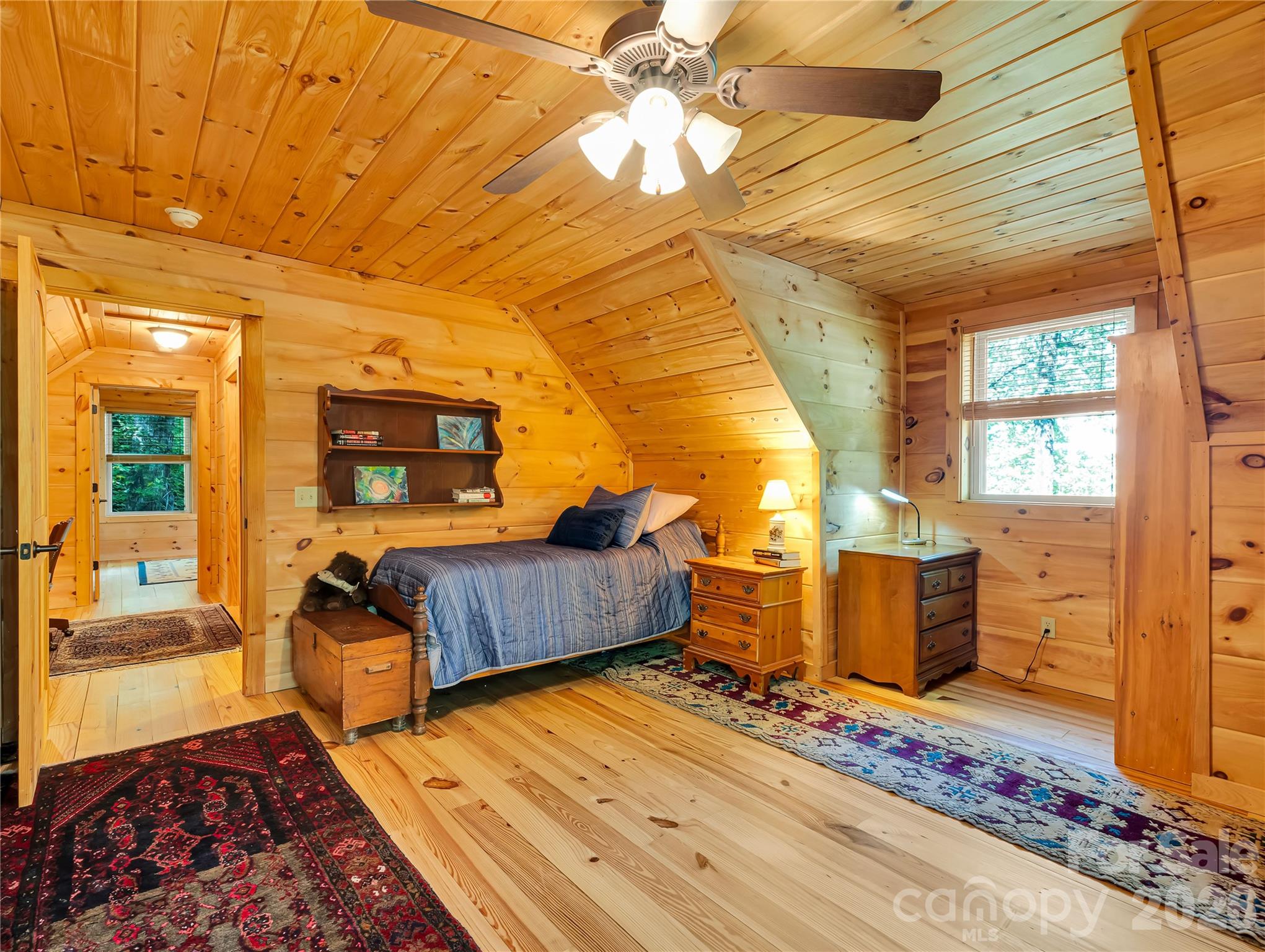 586 Tanglewood Lane — Saluda