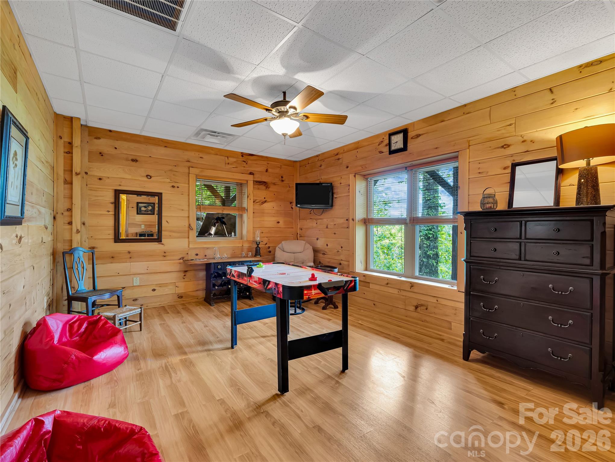 586 Tanglewood Lane — Saluda