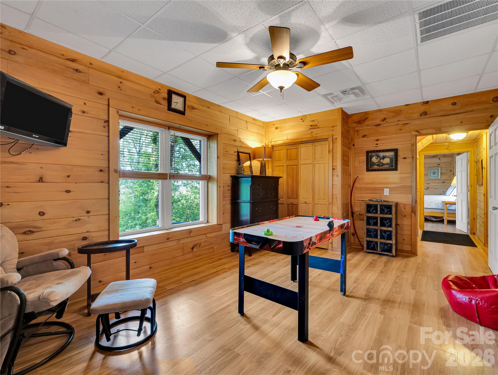 586 Tanglewood Lane — Saluda