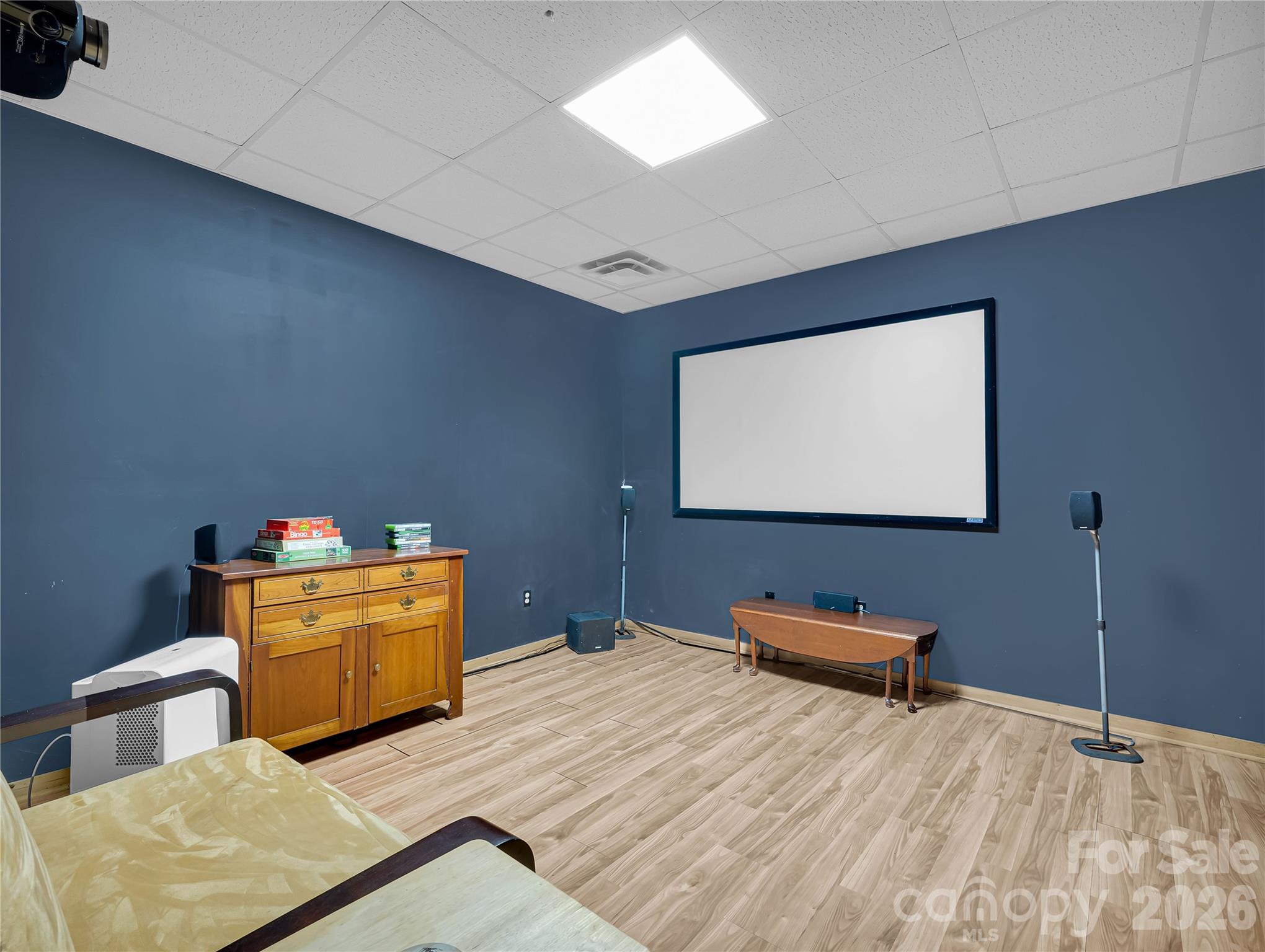 586 Tanglewood Lane — Saluda