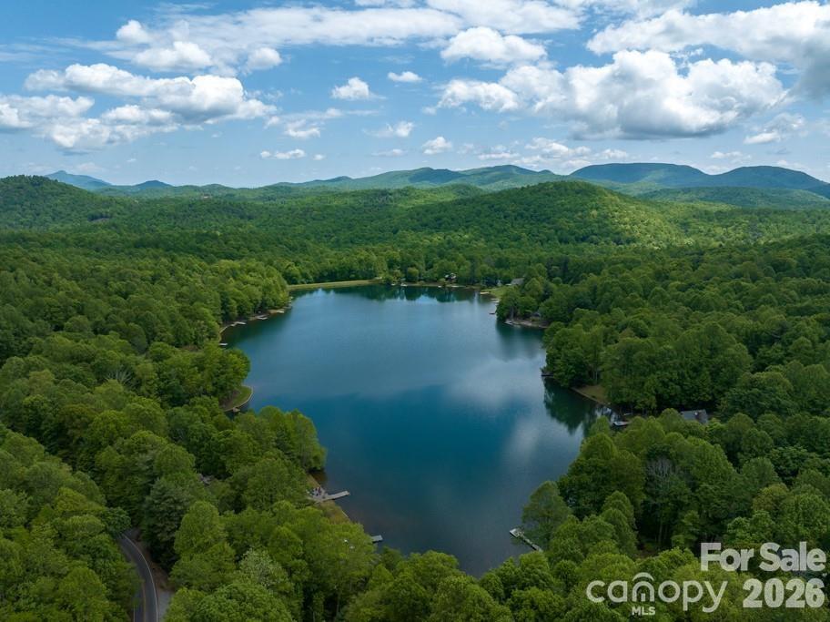 586 Tanglewood Lane — Saluda