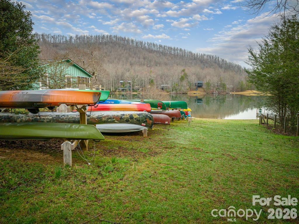 586 Tanglewood Lane — Saluda