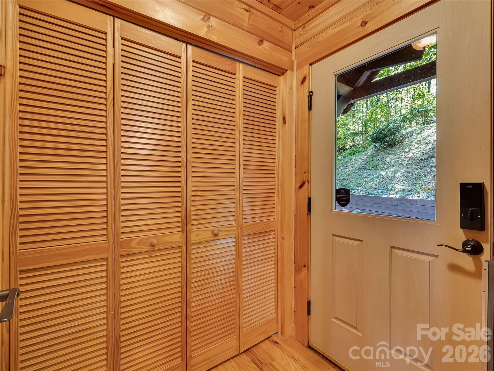 586 Tanglewood Lane — Saluda