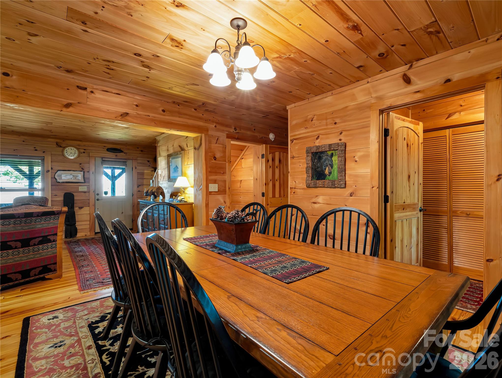 586 Tanglewood Lane — Saluda