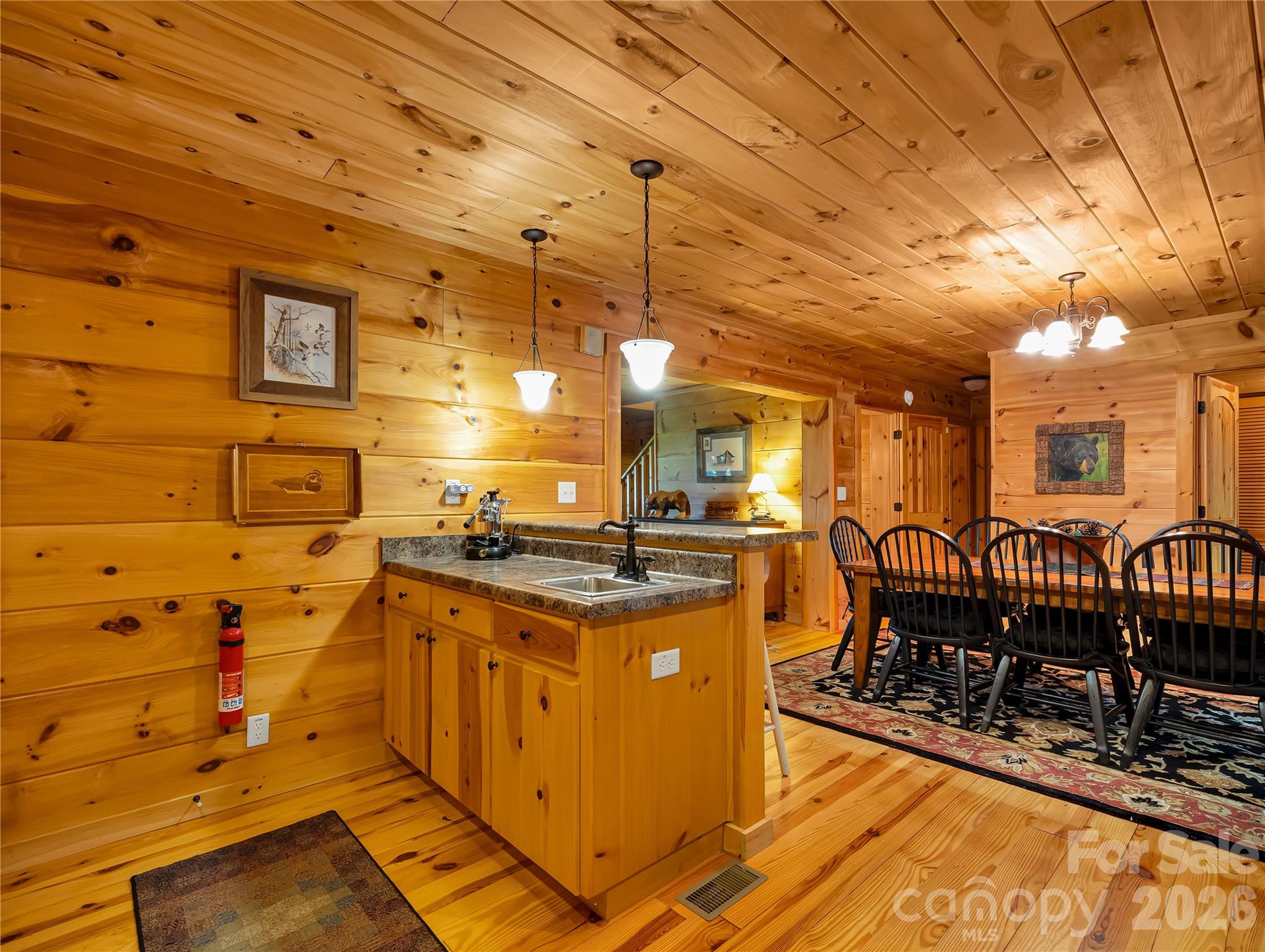 586 Tanglewood Lane — Saluda