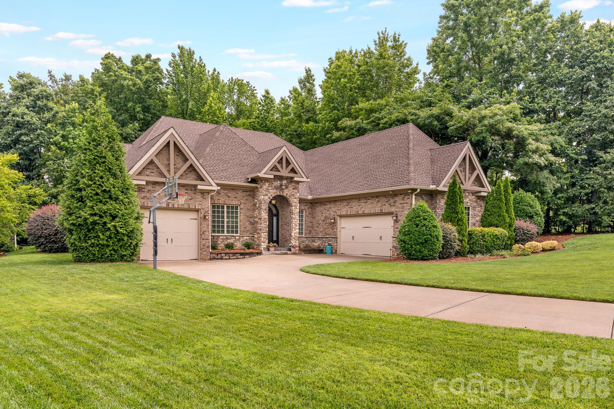 1206 Delaney Drive — Matthews