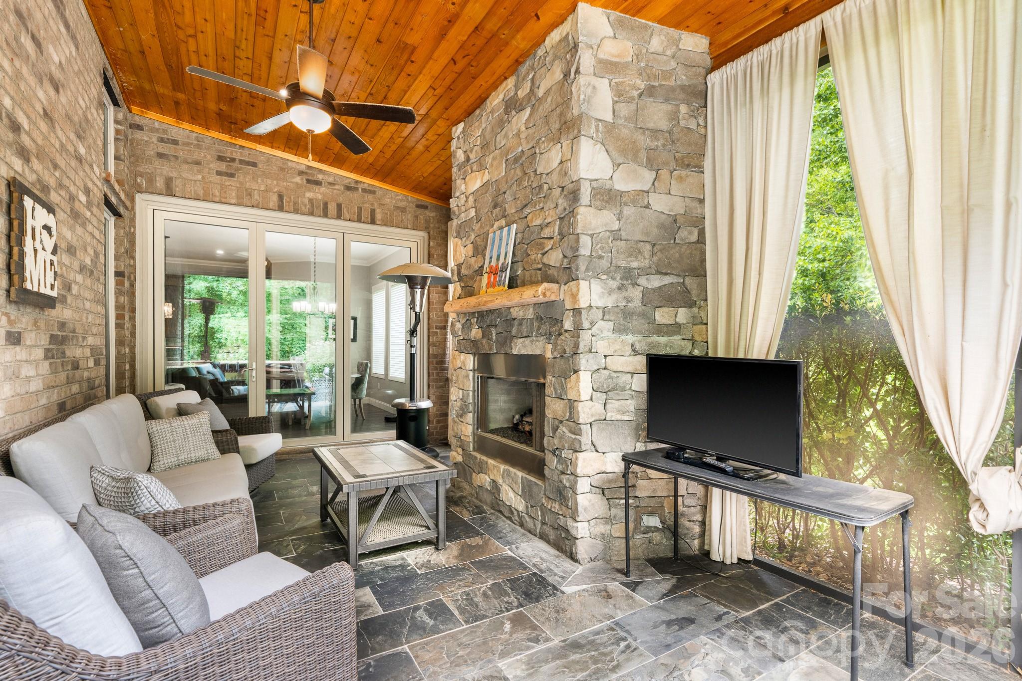 1206 Delaney Drive — Matthews